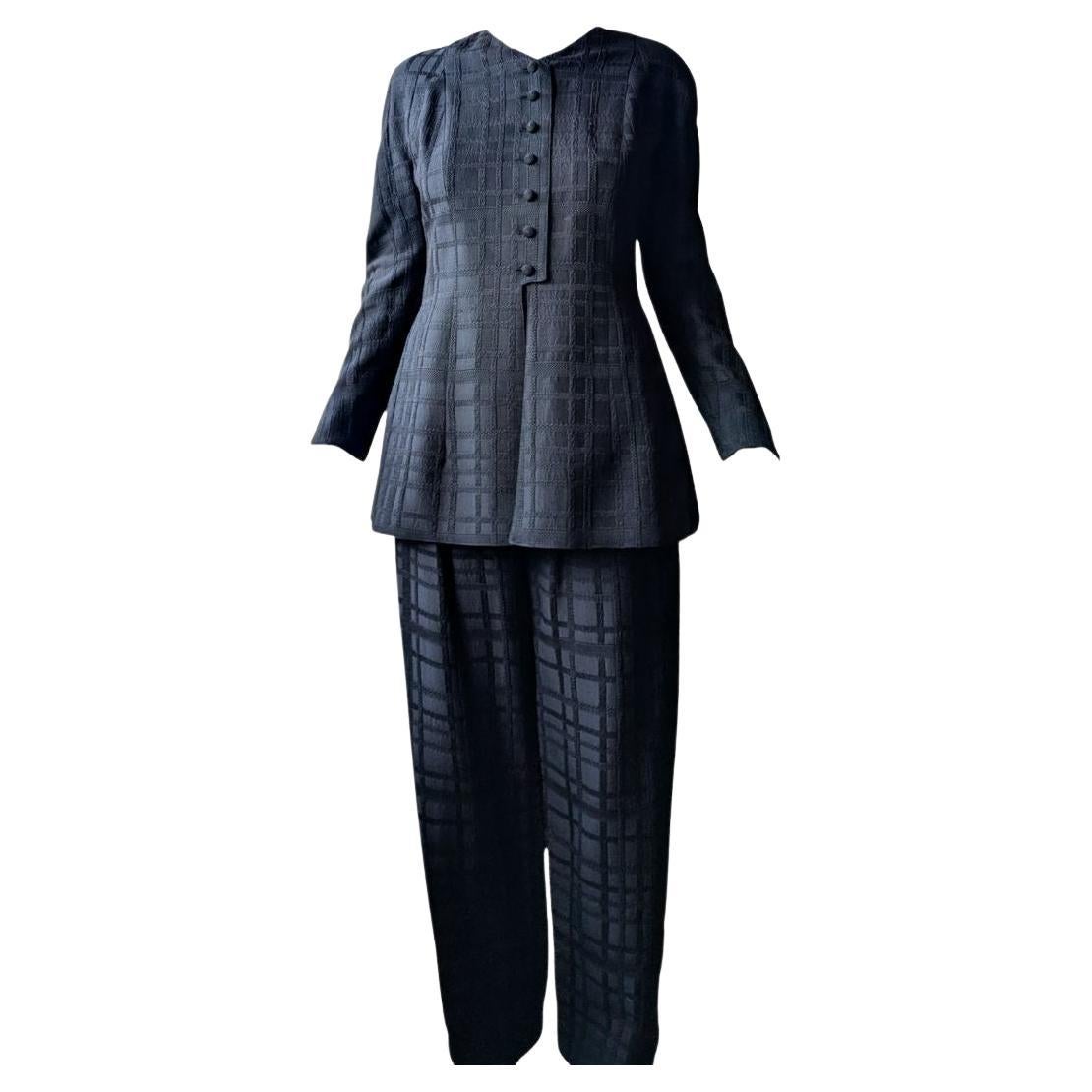 Traje Pantalón Negro Valentino Boutique Años 80 - Silueta "Power Suit en venta