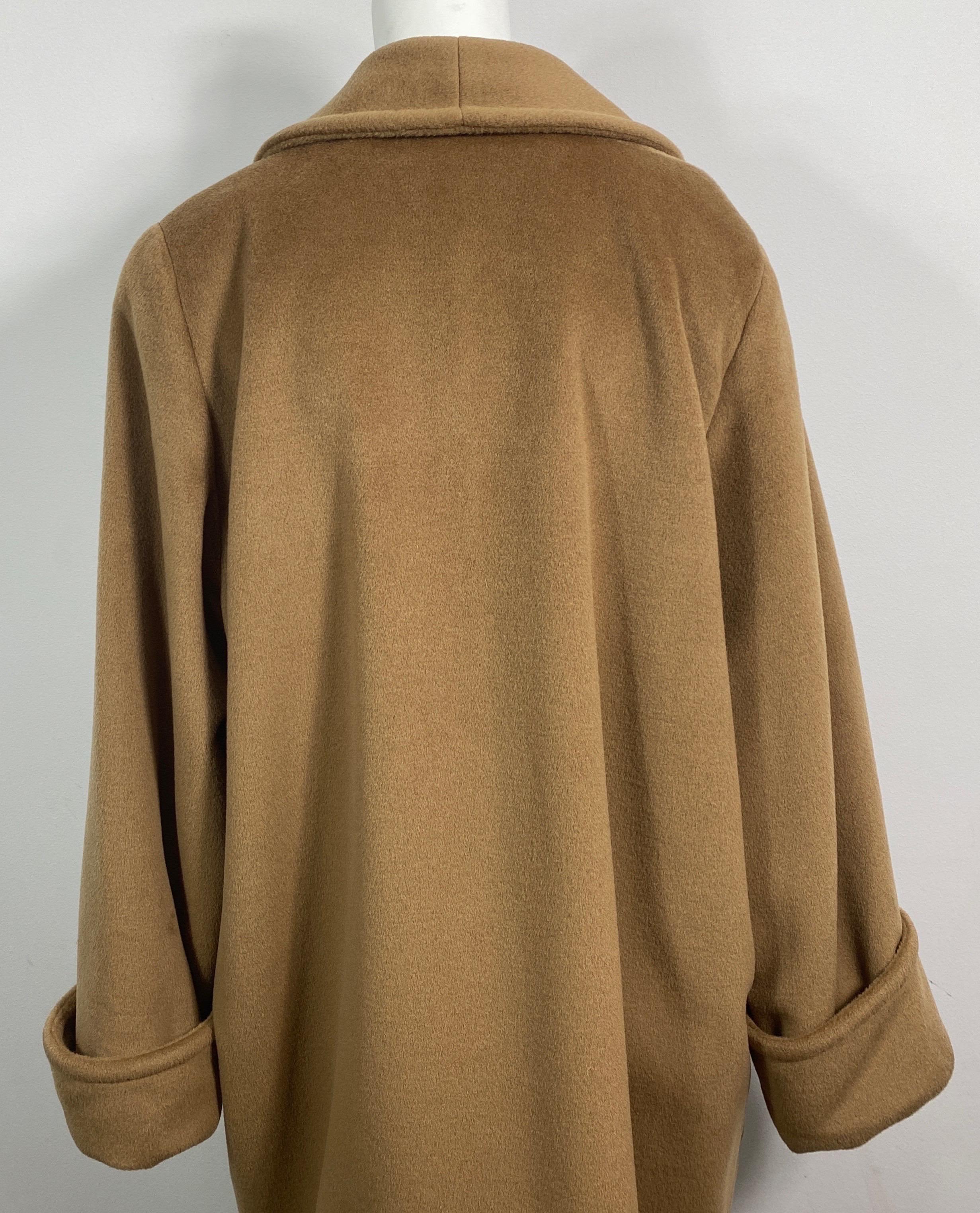 Valentino Boutique 1990’s Double Breasted Tan Cashmere Oversized Coat - Size 10 For Sale 9