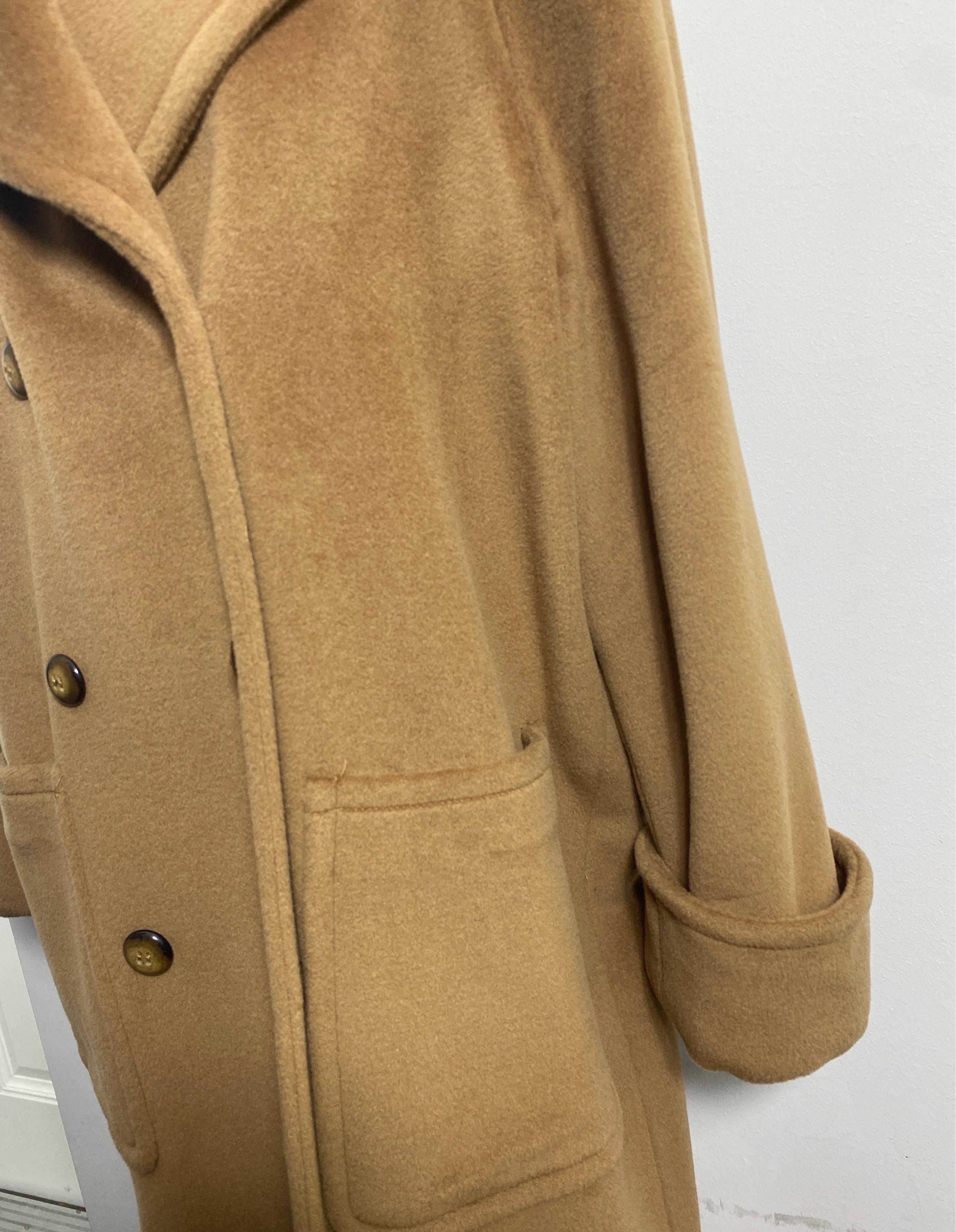 Valentino Boutique 1990’s Double Breasted Tan Cashmere Oversized Coat - Size 10 For Sale 2
