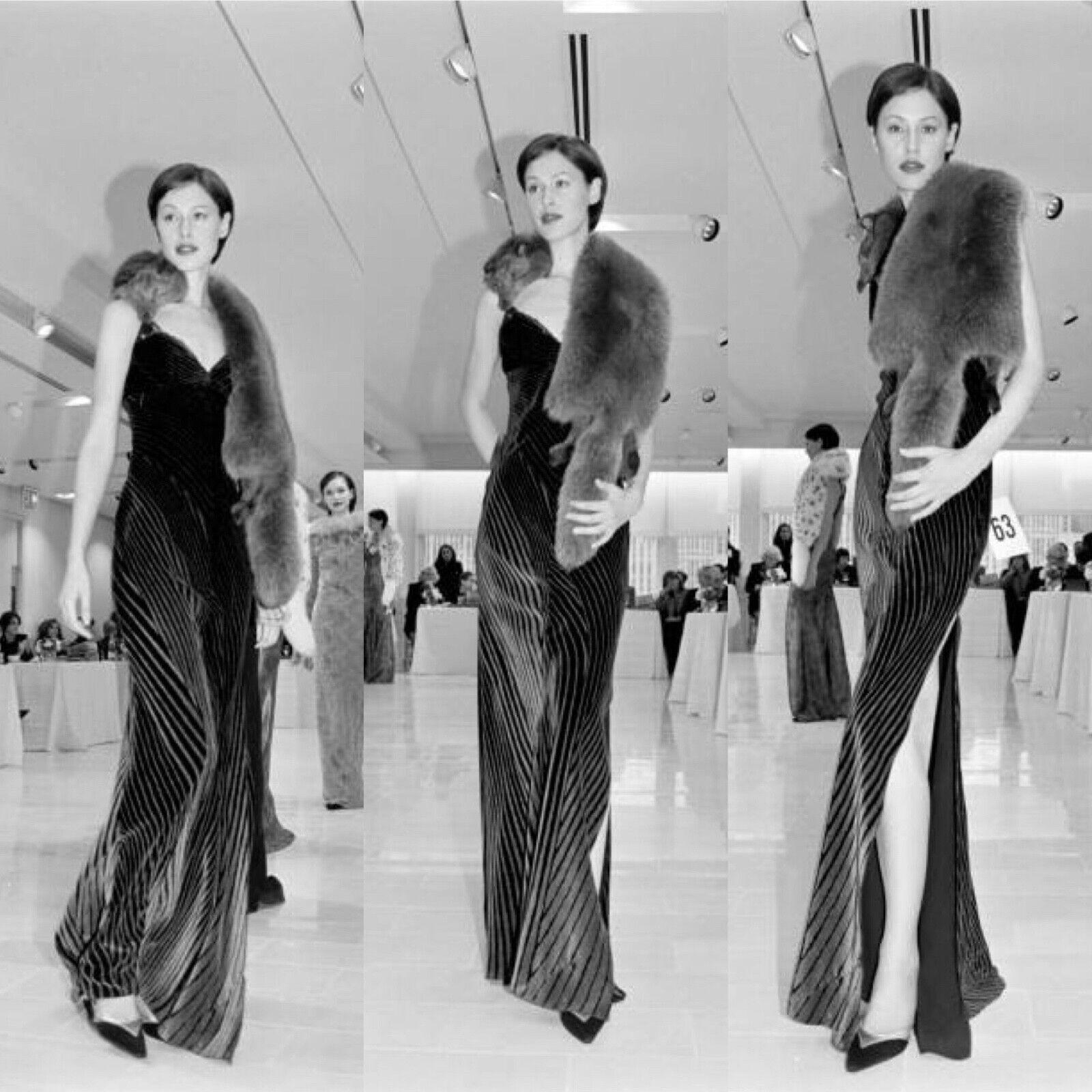 VALENTINO BOUTIQUE 1998 runway vintage even gown maxi dress with slit In Excellent Condition In Leonardo, NJ