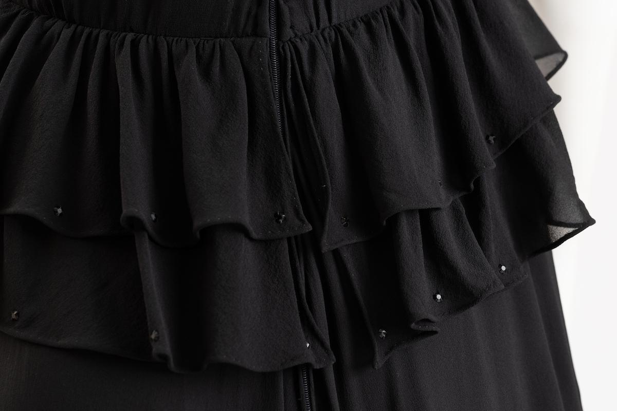 Valentino Boutique - Robe de soirée en mousseline de soie perlée noire en vente 7