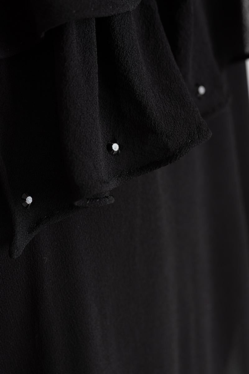 Valentino Boutique - Robe de soirée en mousseline de soie perlée noire en vente 9