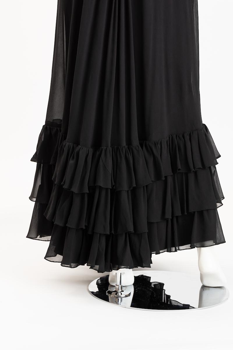 Valentino Boutique - Robe de soirée en mousseline de soie perlée noire en vente 10