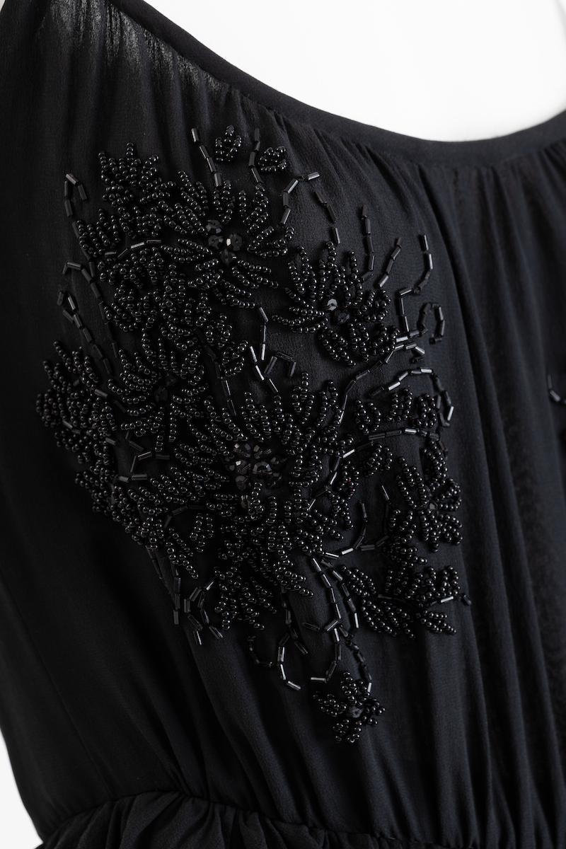 Valentino Boutique - Robe de soirée en mousseline de soie perlée noire Pour femmes en vente
