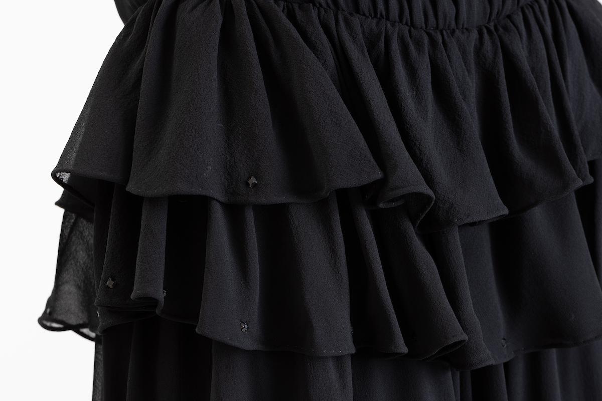 Valentino Boutique - Robe de soirée en mousseline de soie perlée noire en vente 1
