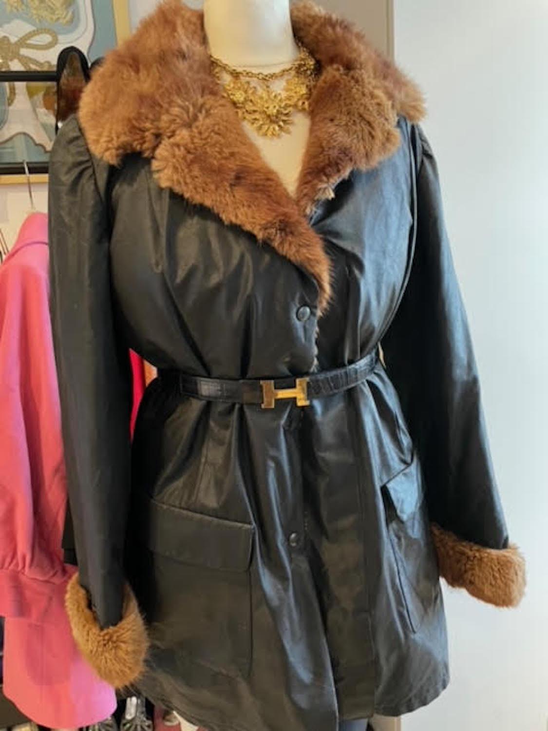 VALENTINO BOUTIQUE Manteau en cuir noir Vintage en vente 3