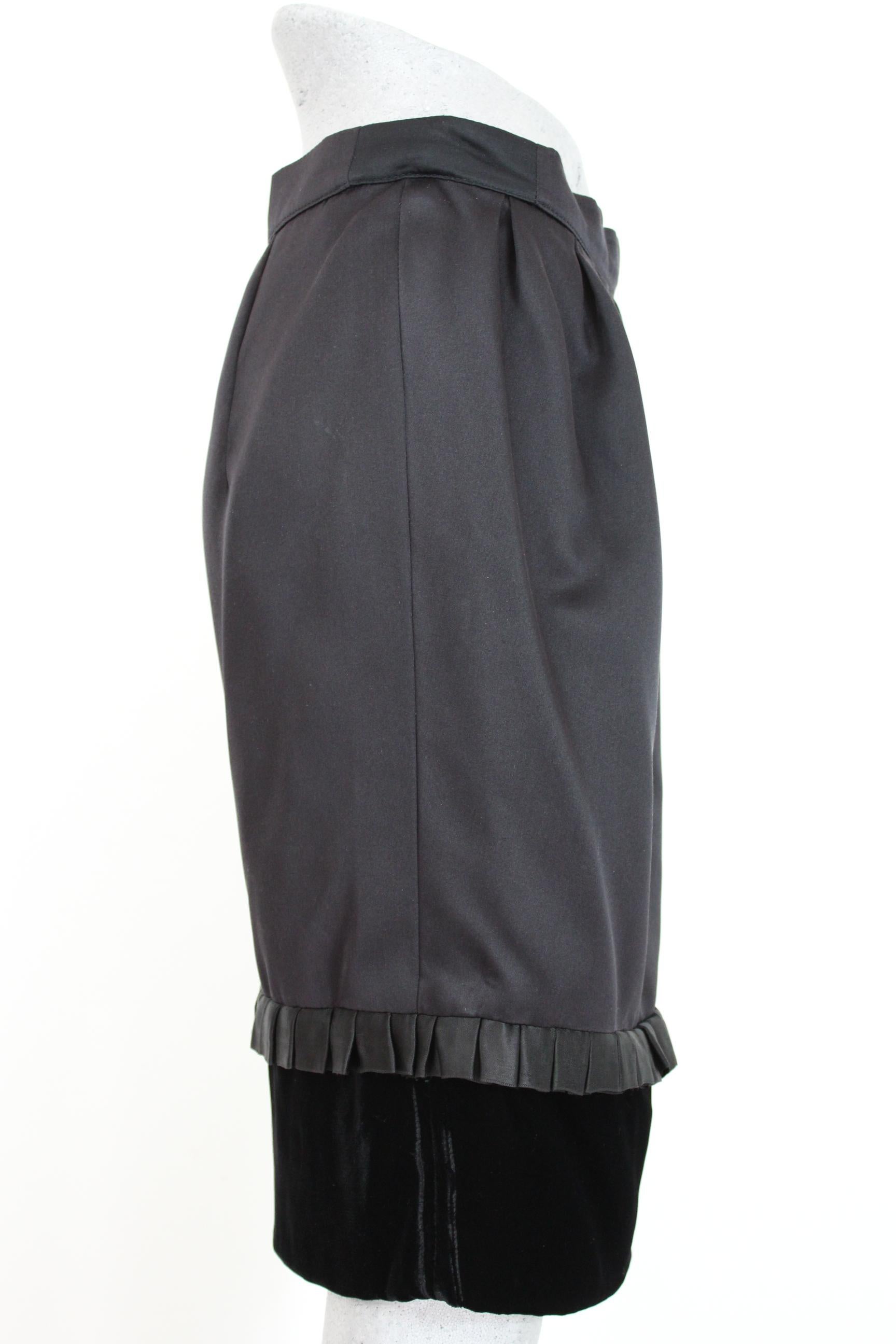 Valentino Boutique Black Satin Velvet Flounces Evening Sheath Skirt  In Excellent Condition For Sale In Brindisi, Bt