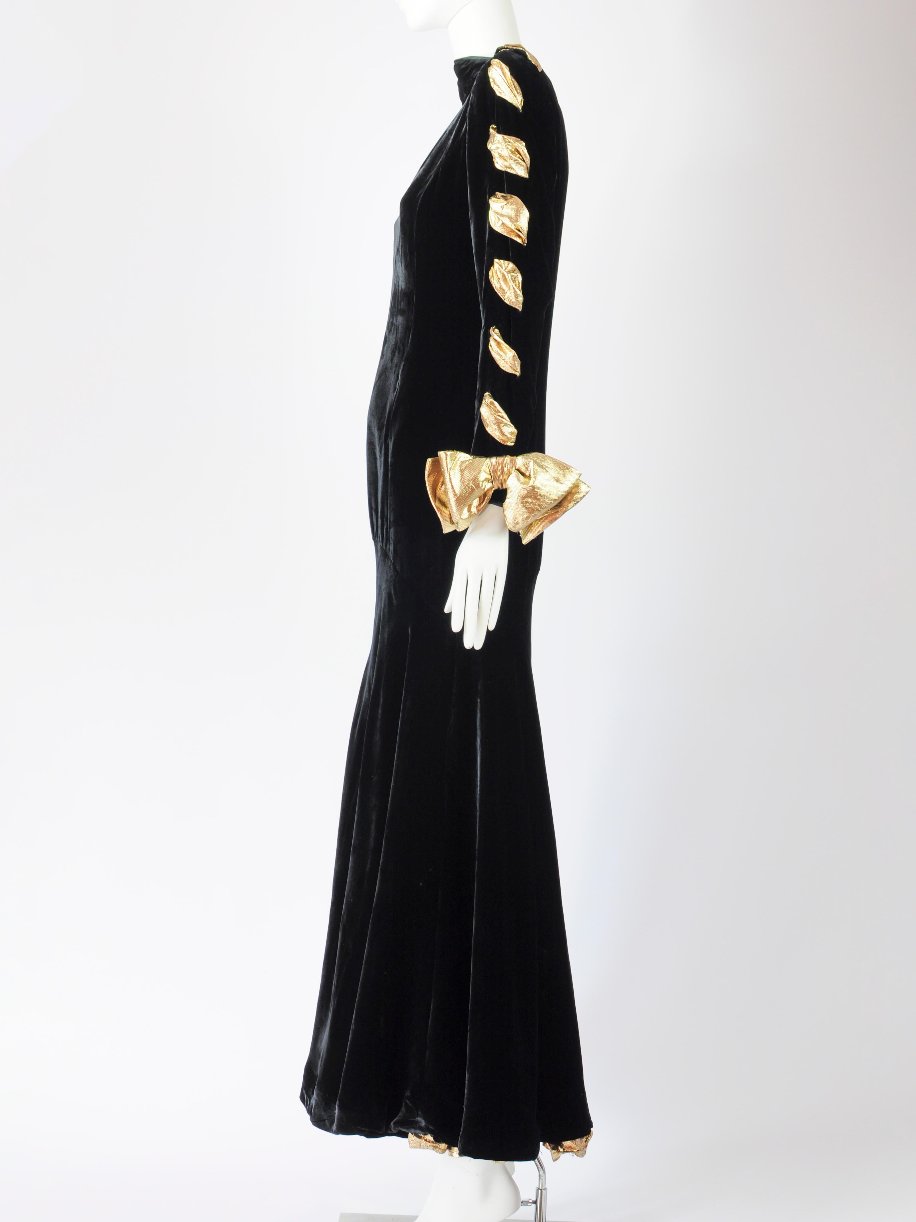 Valentino Boutique Black Velvet Long Sleeve Gown with Gold Lamé Bow Sleeve 1980s In Fair Condition In AMSTERDAM, NL