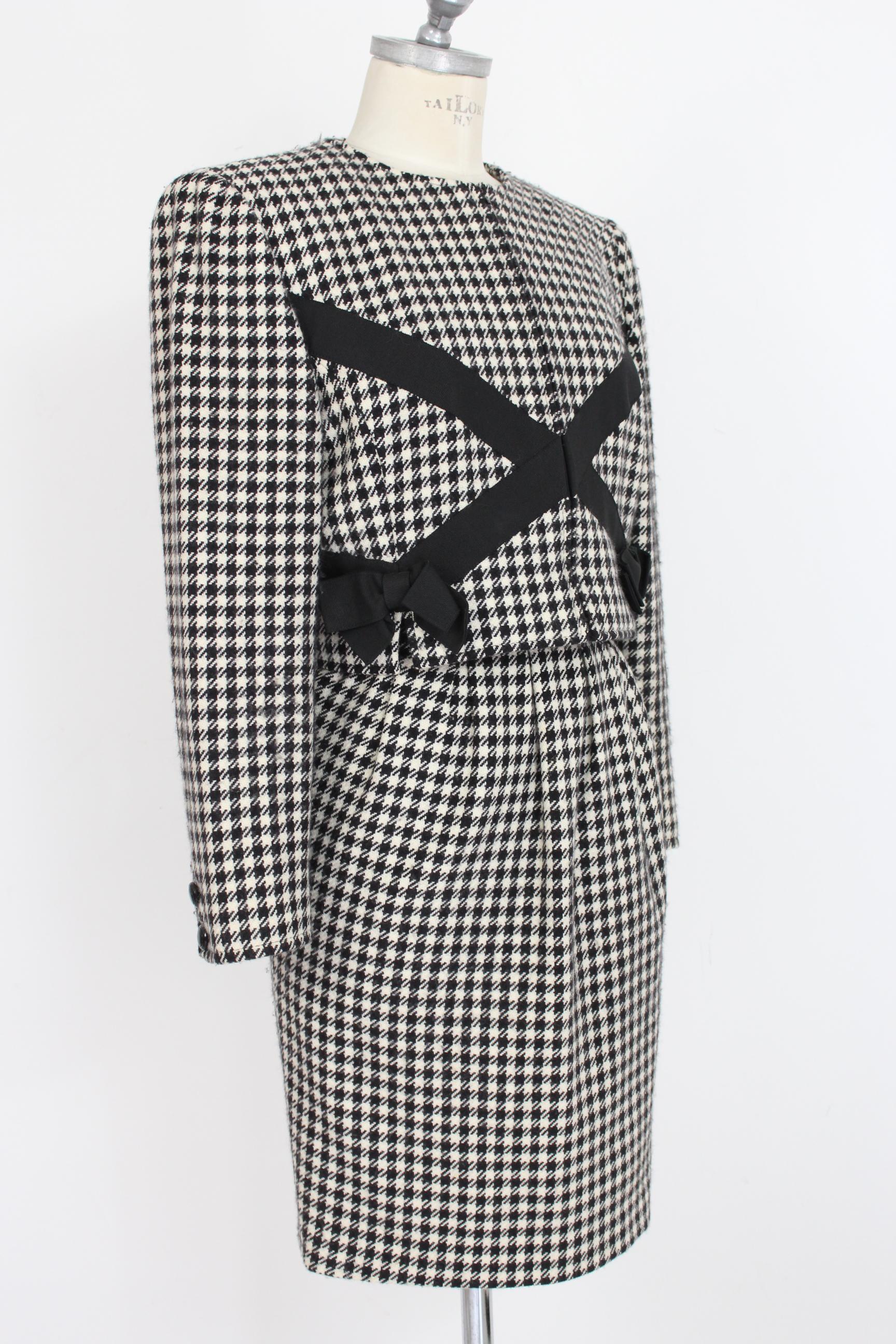 Valentino Boutique Black White Wool Houndstooth Evening Skirt Suit 1980s In Excellent Condition In Brindisi, Bt