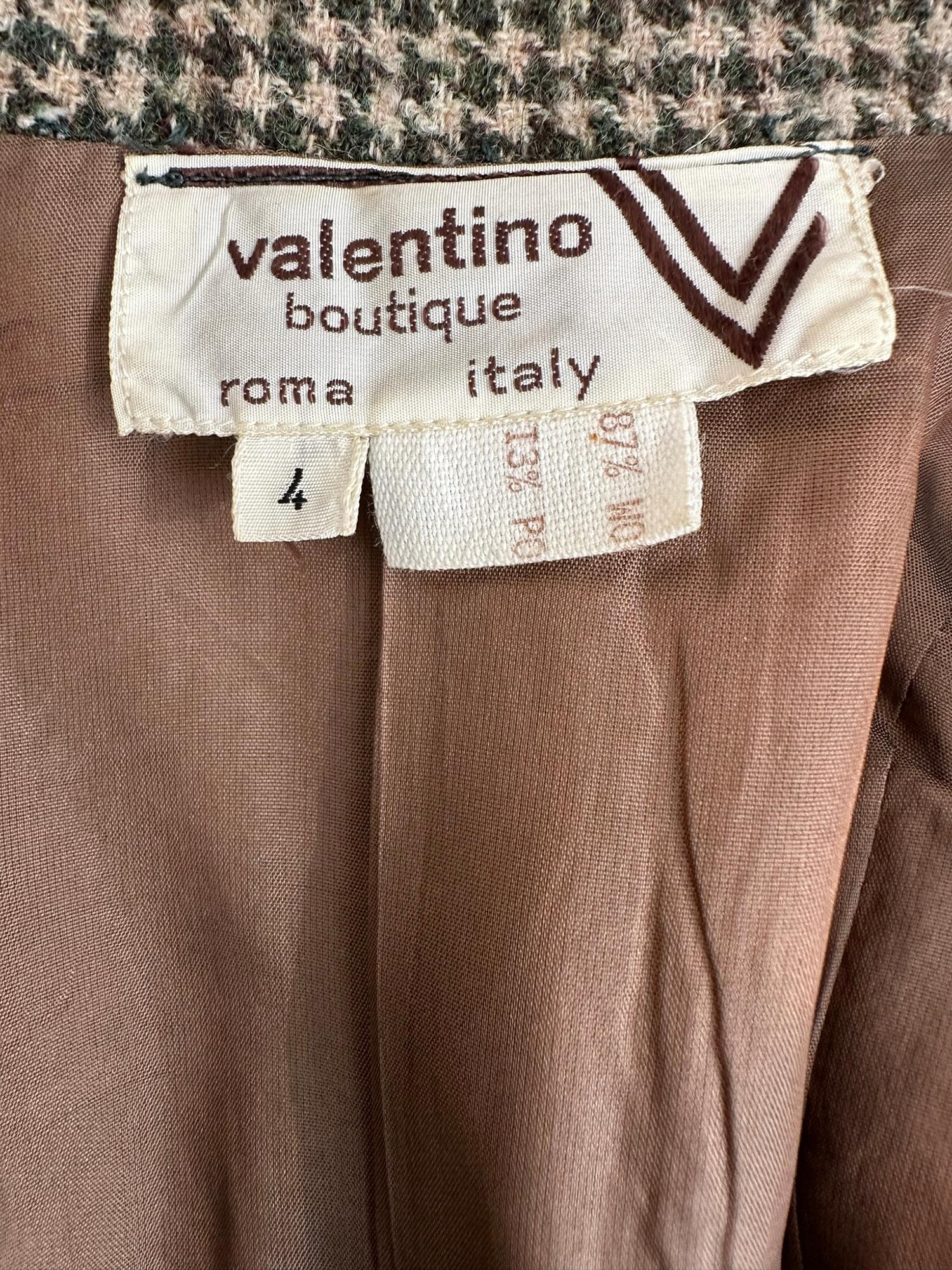 Valentino Boutique frühe 1960er Jahre Grüner & Cremefarbener Tweed-Rockanzug aus Wolle im Angebot 11