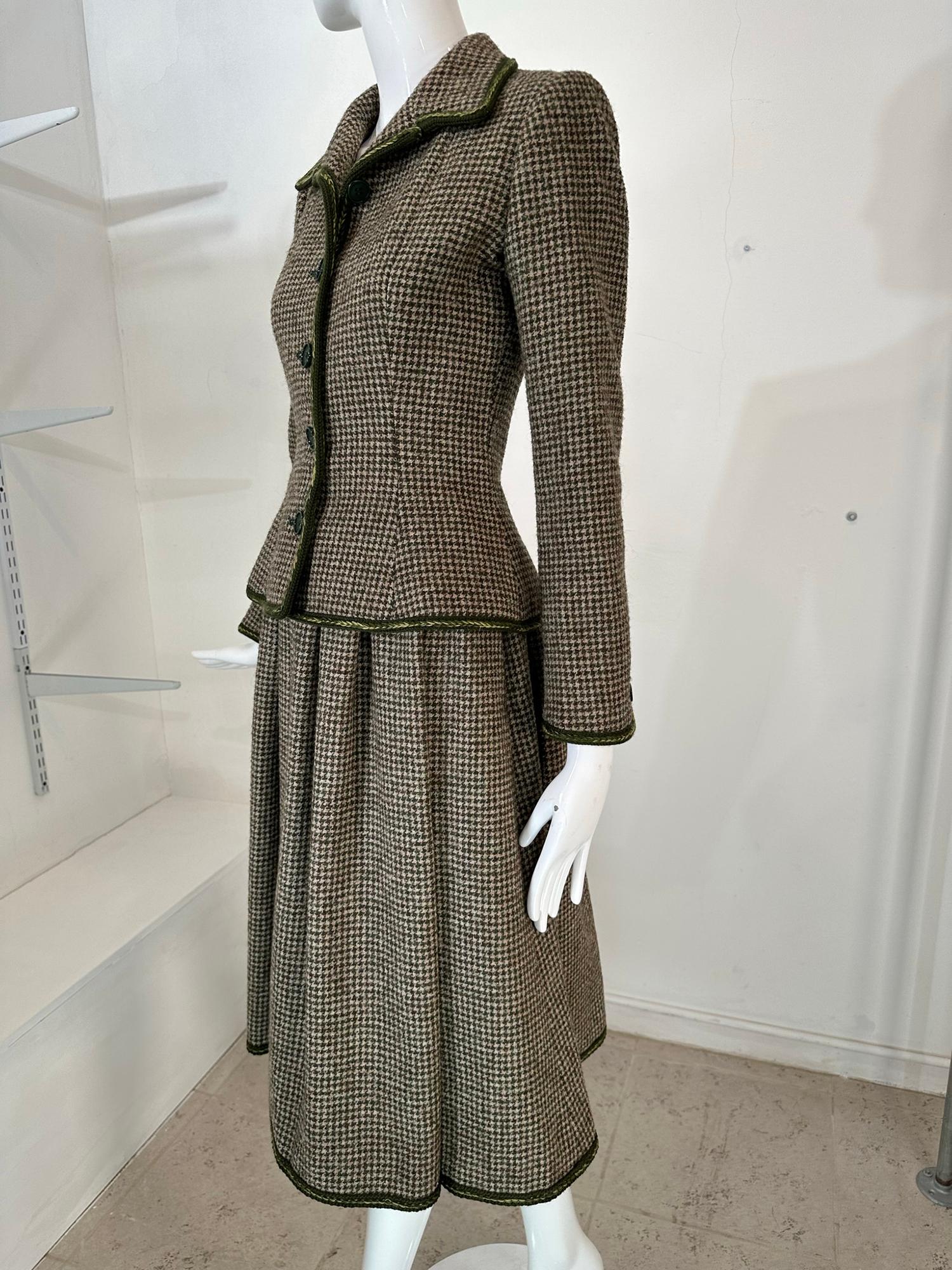 Valentino Boutique Early 1960s Green & Cream Wool Tweed Skirt Suit For Sale 1