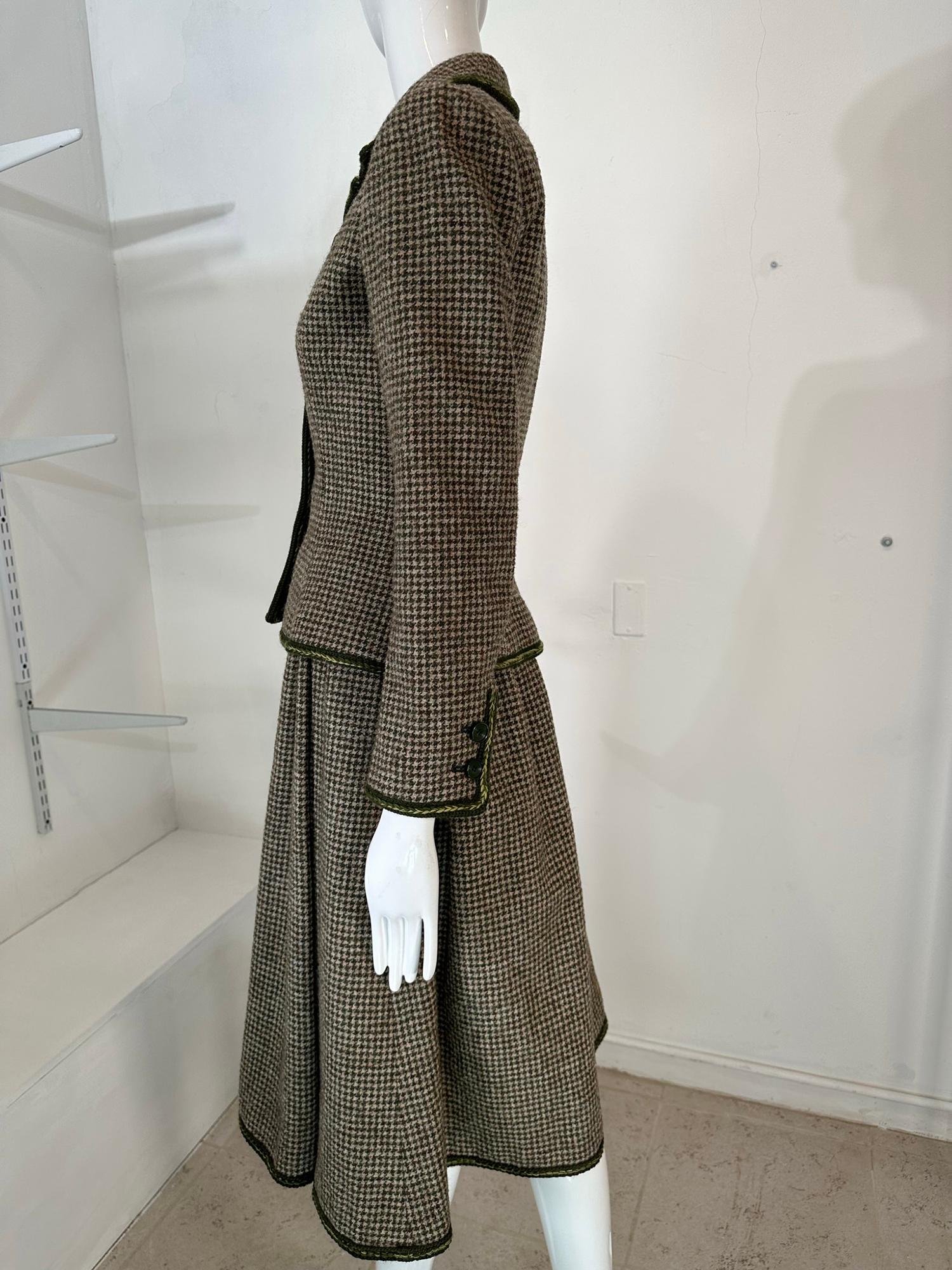 Valentino Boutique Early 1960s Green & Cream Wool Tweed Skirt Suit For Sale 2