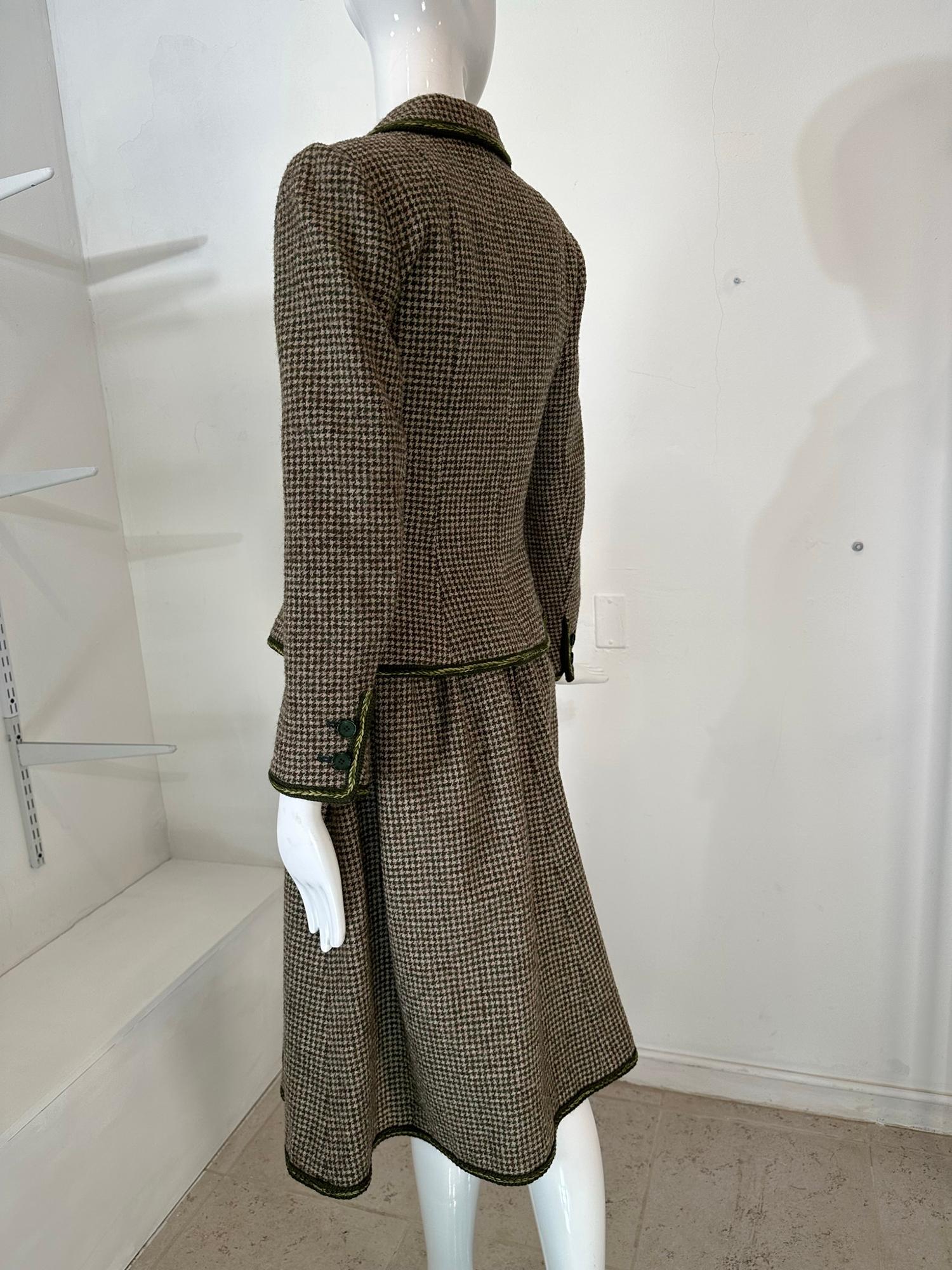 Valentino Boutique Early 1960s Green & Cream Wool Tweed Skirt Suit For Sale 3