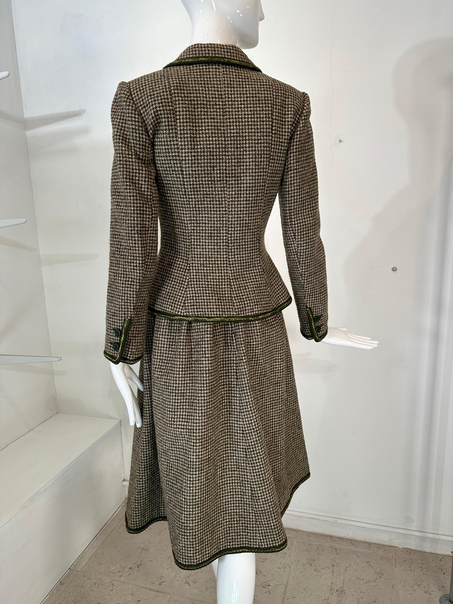 Valentino Boutique Early 1960s Green & Cream Wool Tweed Skirt Suit For Sale 4