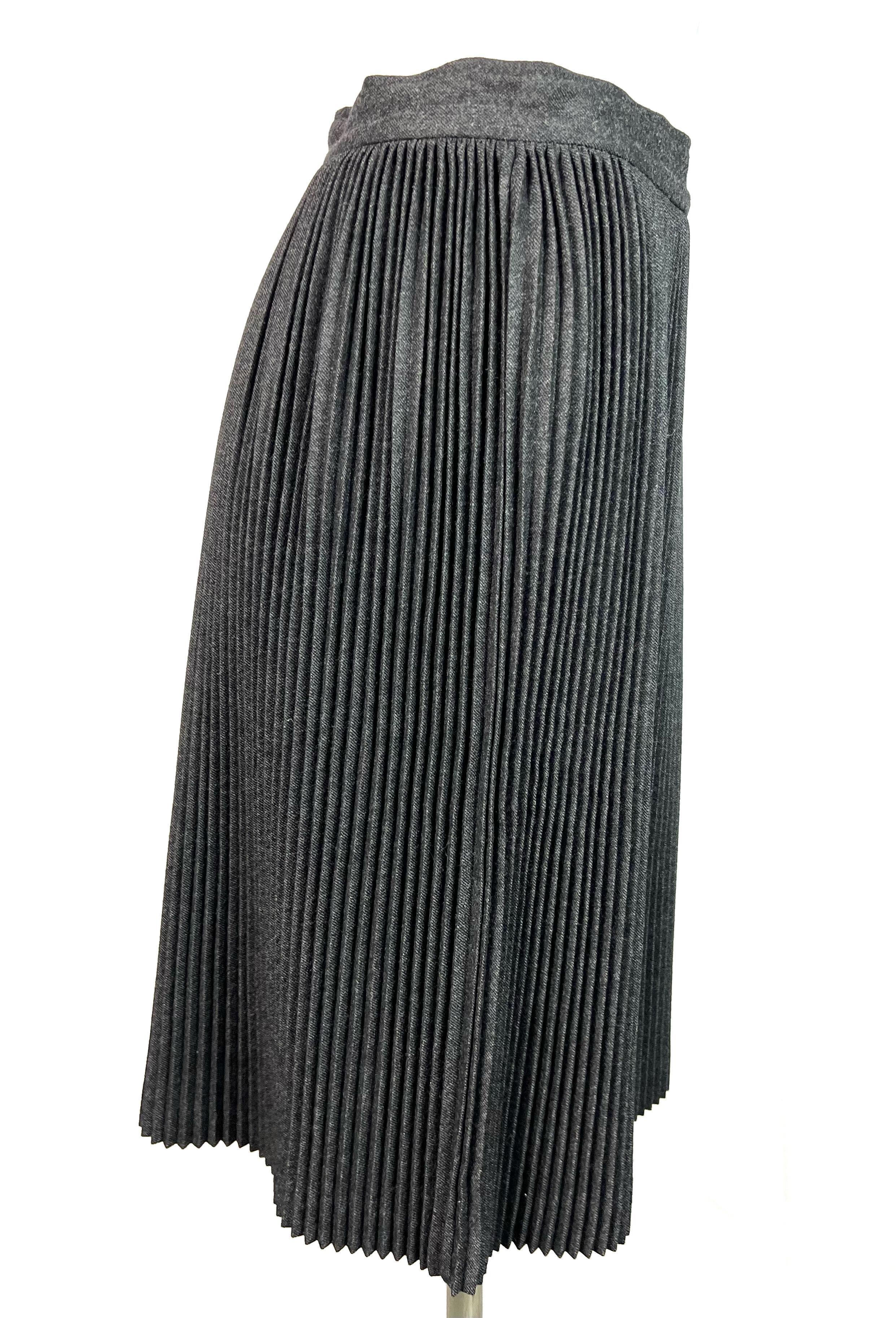 Black Valentino Boutique Grey Pleated Midi Skirt, Size 12 For Sale