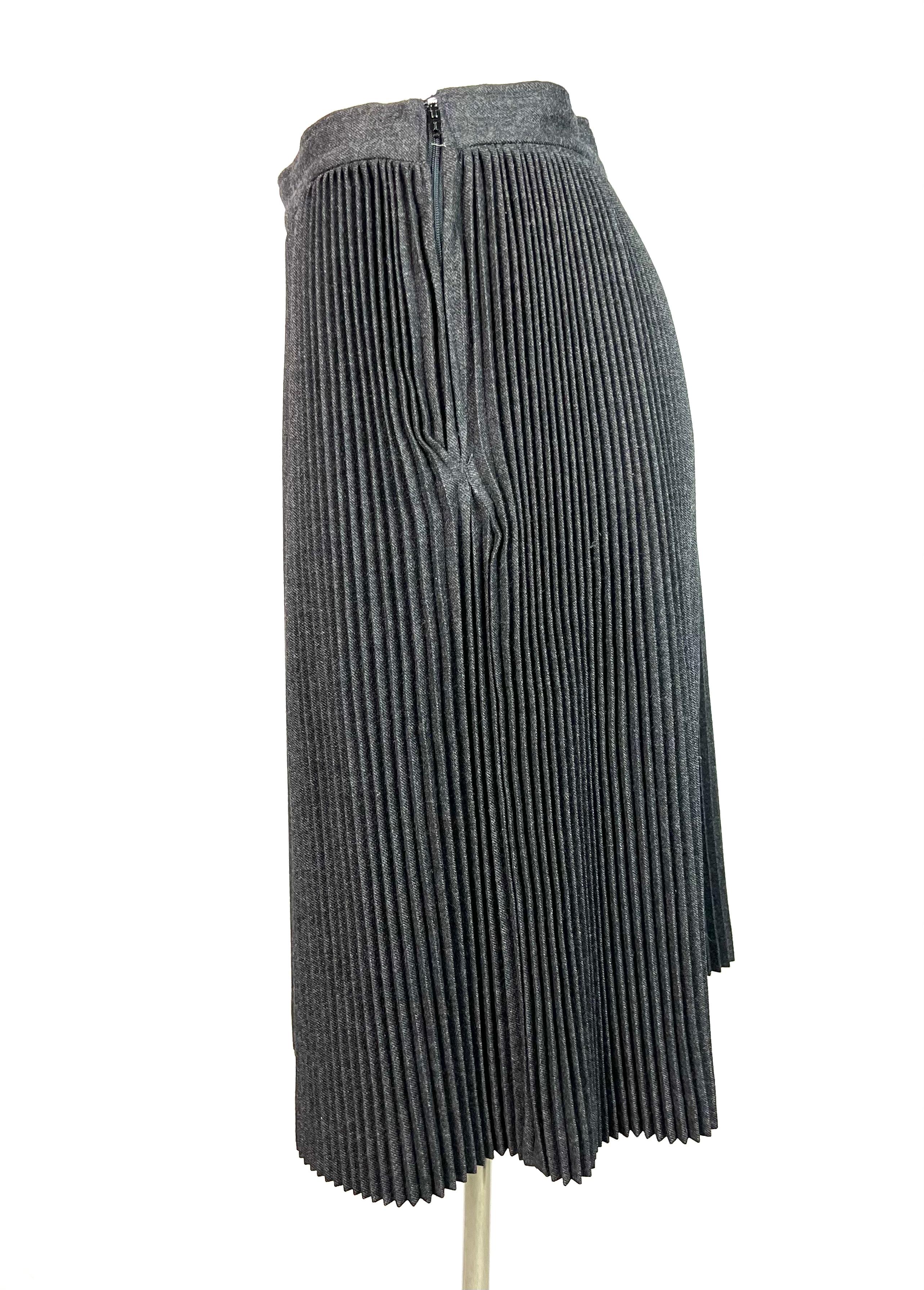 Women's Valentino Boutique Grey Pleated Midi Skirt, Size 12 For Sale