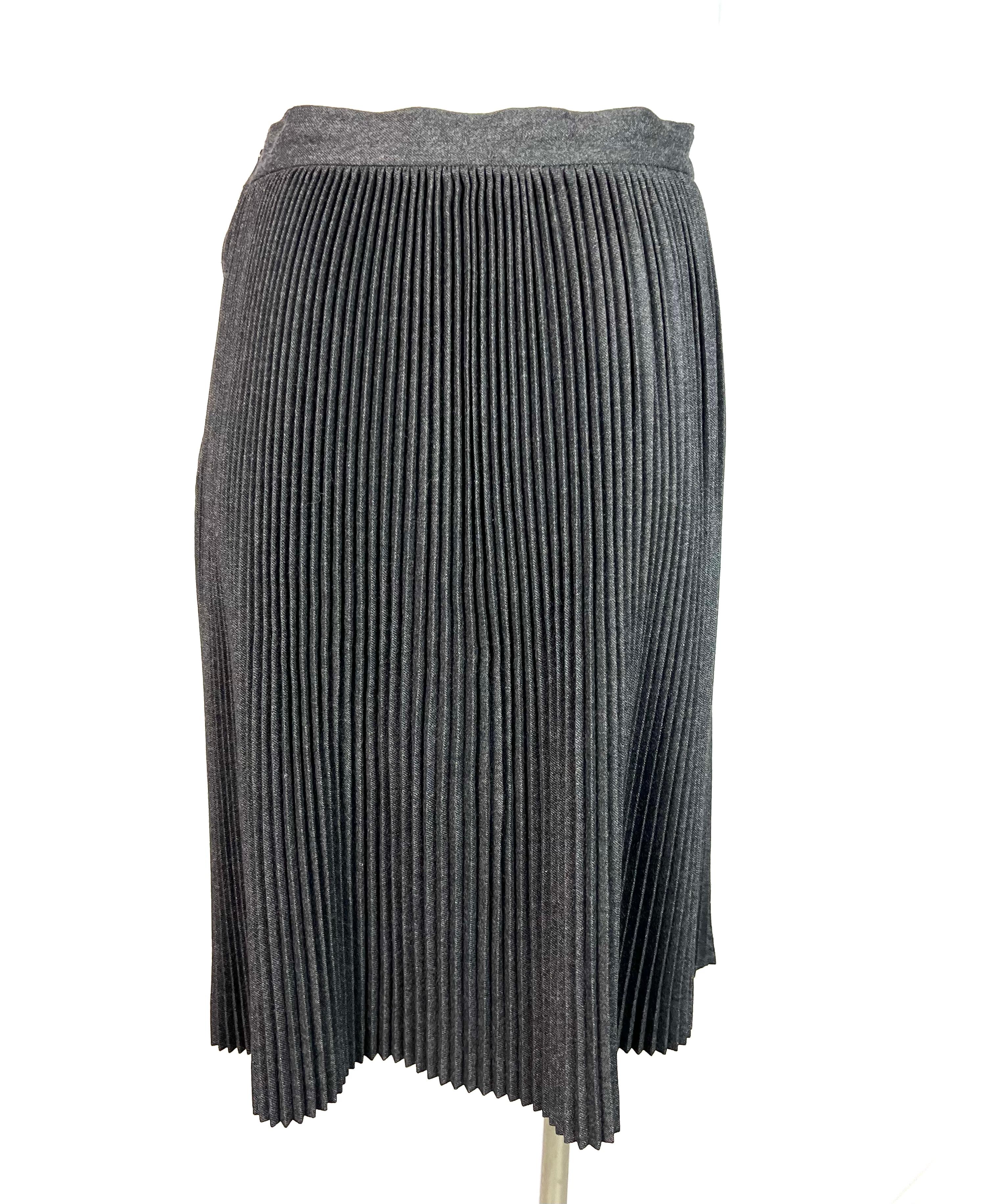 Valentino Boutique Grey Pleated Midi Skirt, Size 12 For Sale 1