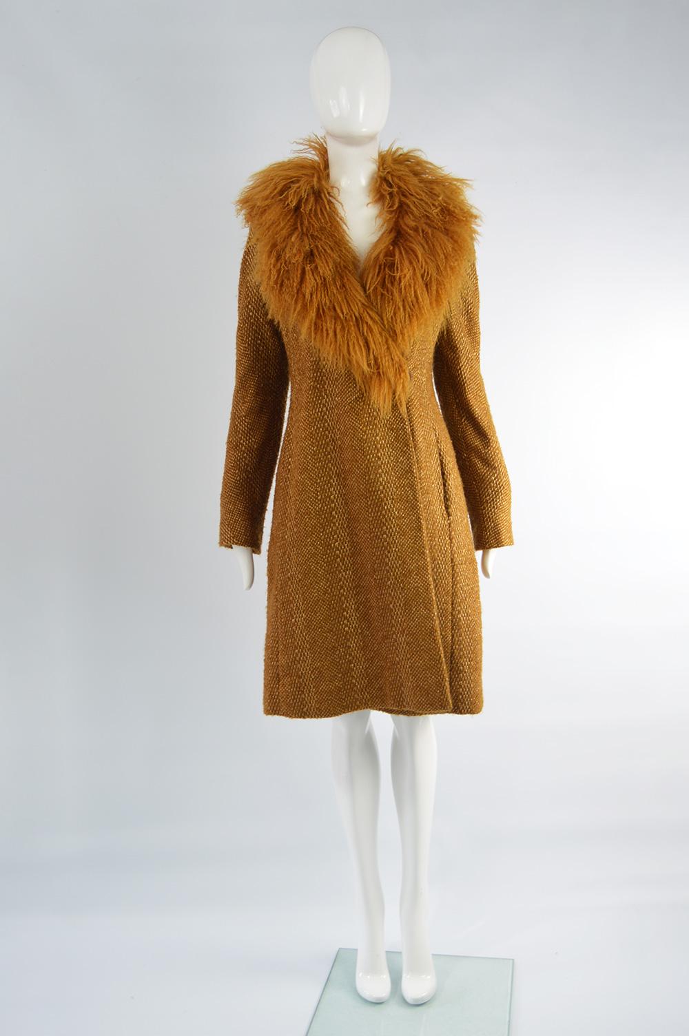An incredible vintage womens Valentino coat from the 80s. In a brown tweed with thick gold lurex threads shot throughout. The mongolian sheep fur collar adds a glamorous touch, 

Size: Not indicated. fits like a UK 10/ US 6/ EU 38. Please check