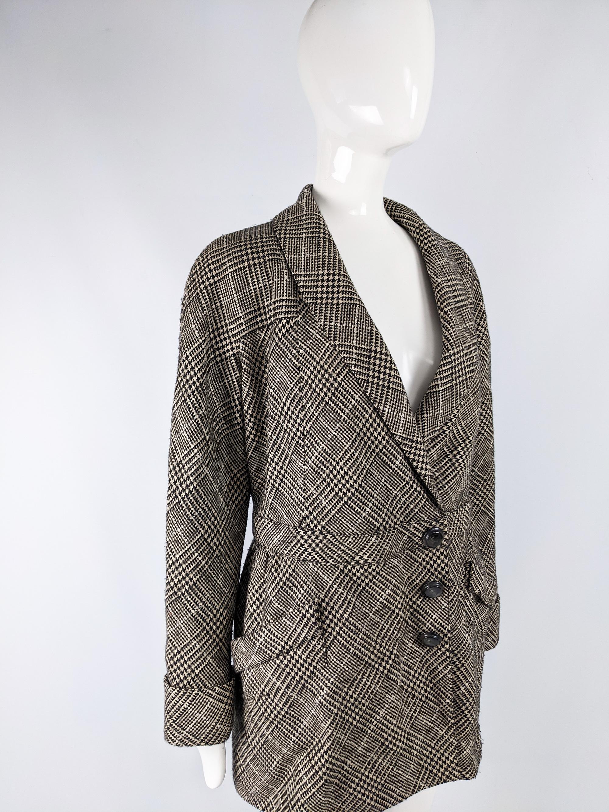 A chic and rare vintage womens Valentino jacket from the 80s. In a houndstooth checked wool and cashmere fabric. It has a nipped waist and a shawl collar that gives it a sophisticated look for day or evening. 

Size: Marked vintage 14 but fits like