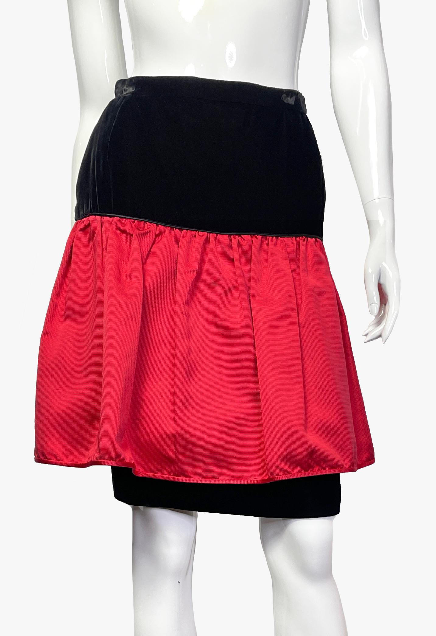 Women's Valentino Boutique vintage black & red velvet skirt For Sale