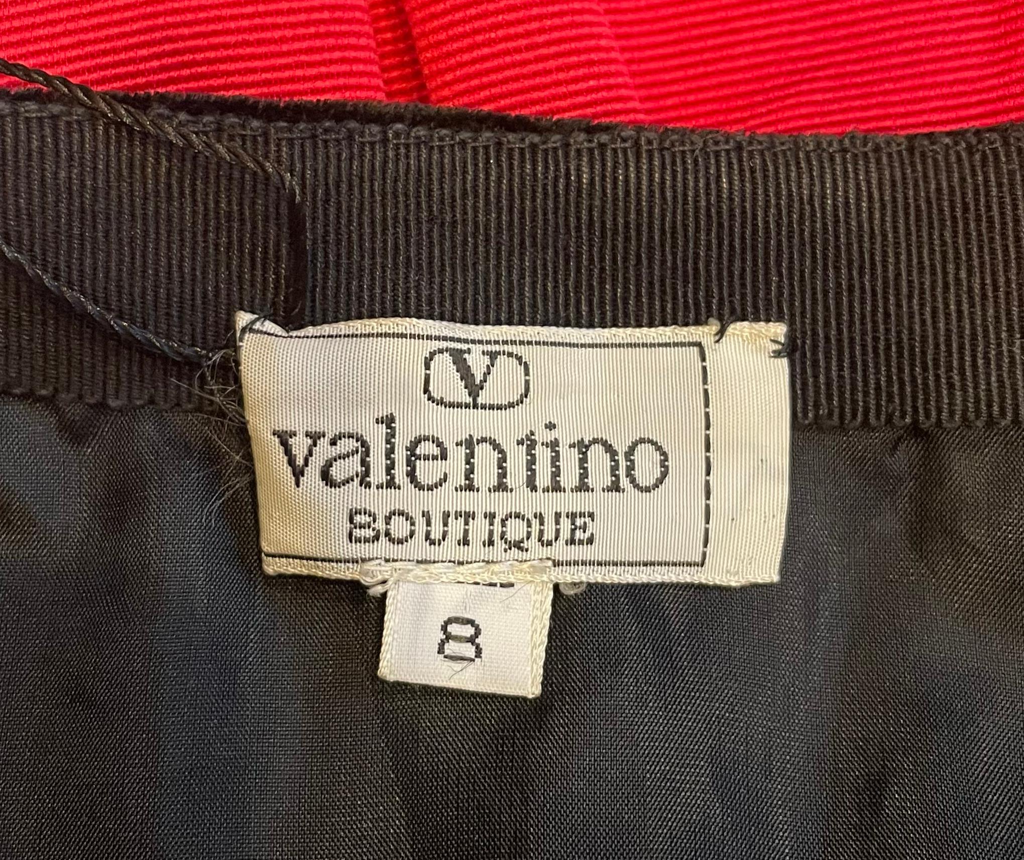 Valentino Boutique vintage black & red velvet skirt For Sale 3