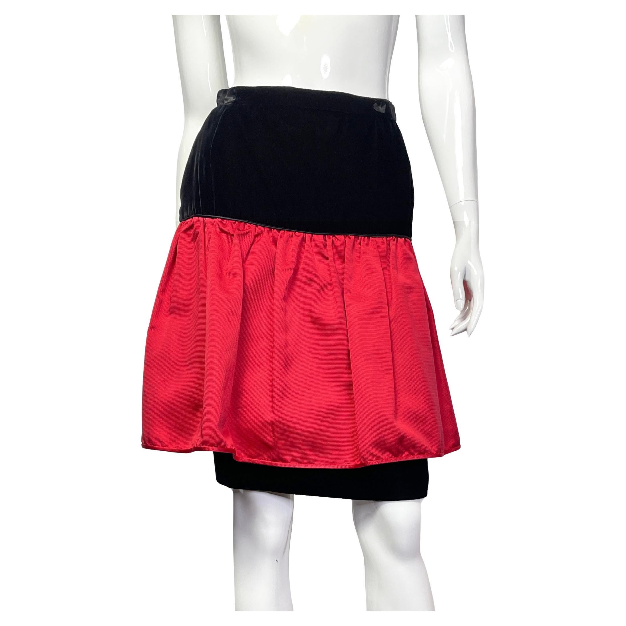 Valentino Boutique vintage black & red velvet skirt For Sale