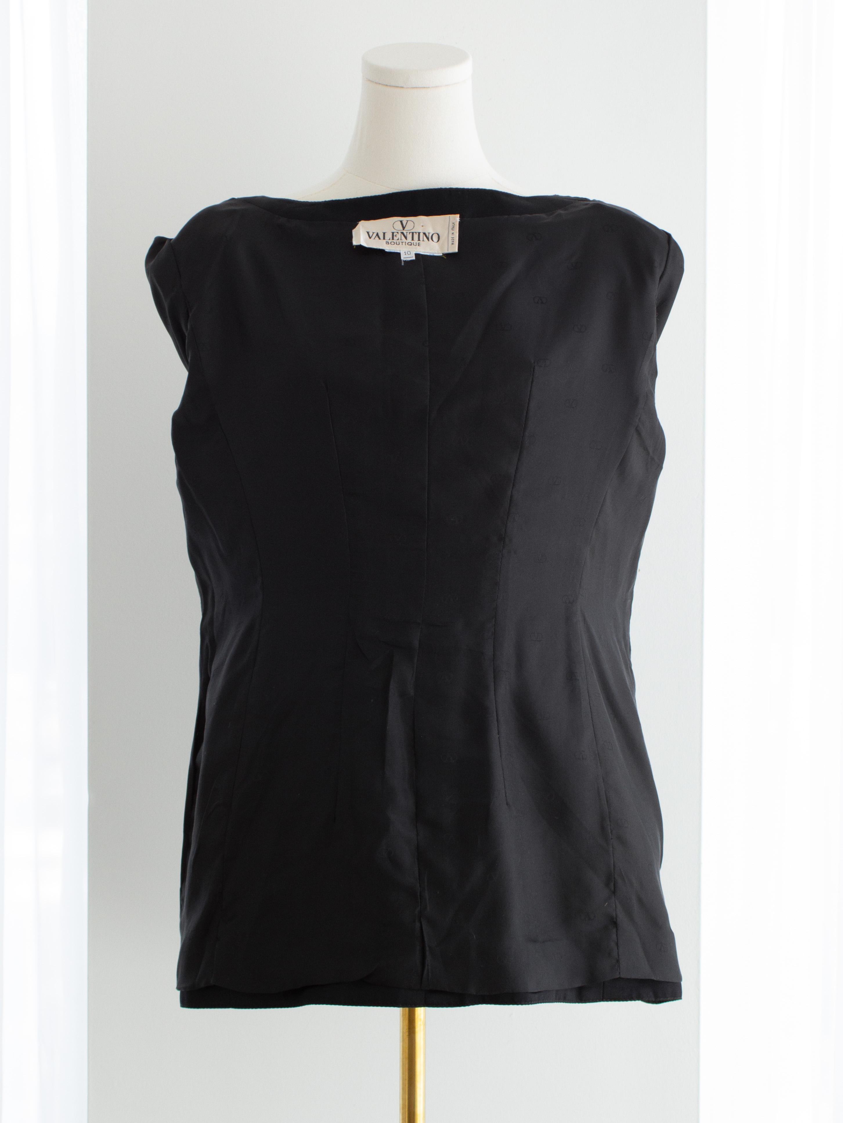 Valentino Boutique Vintage F/W 1995 Black Silk Sculptured Jacket For Sale 7