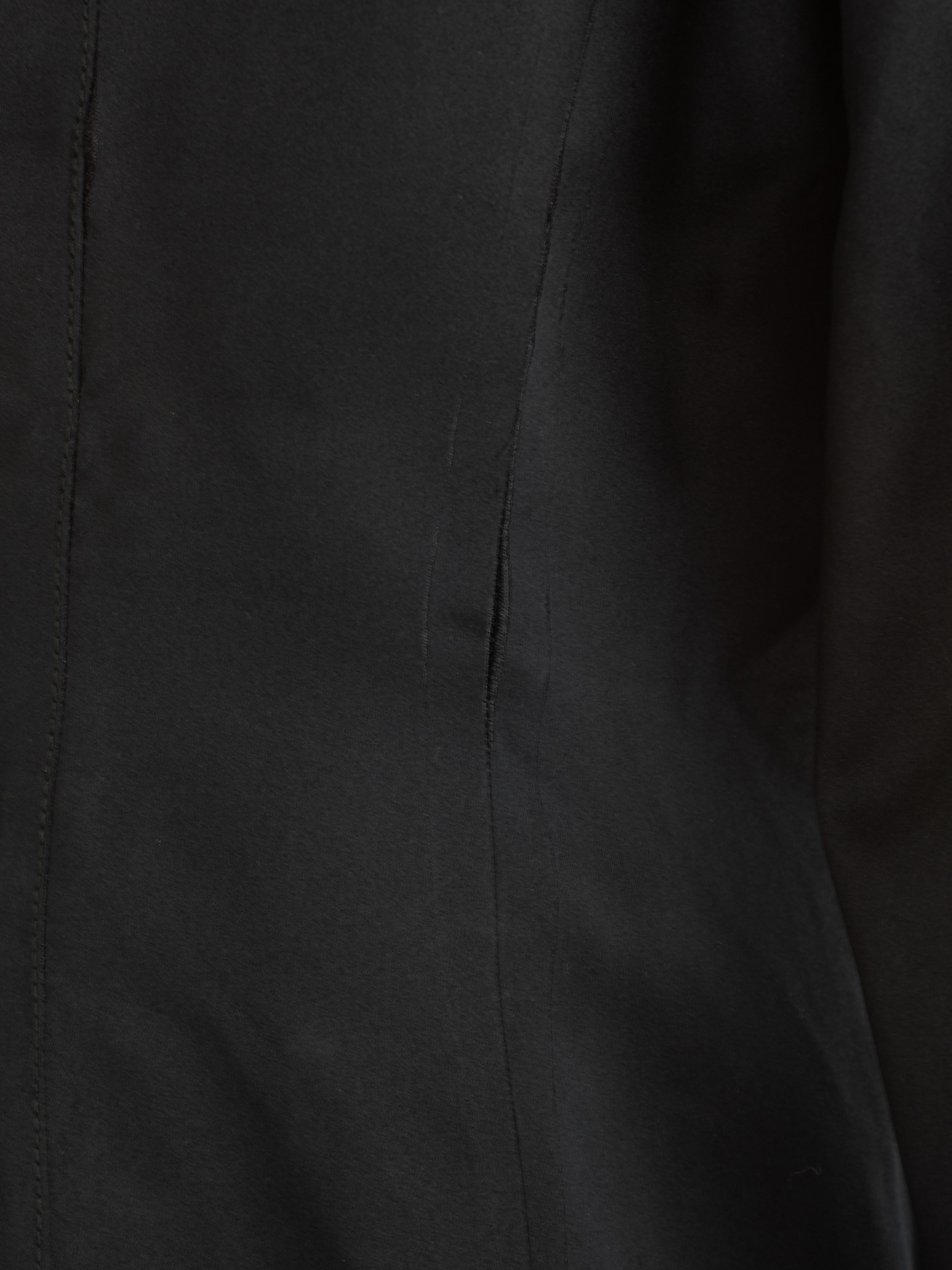 Valentino Boutique Vintage F/W 1995 Black Silk Sculptured Jacket For Sale 5