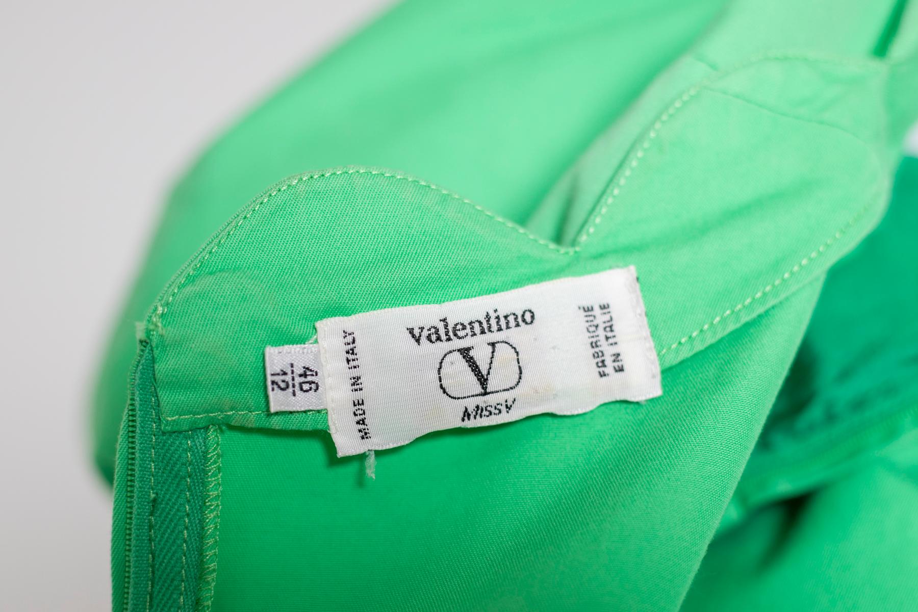 Beautiful vintage dress designed by the great designer Valentino in the 1990s. Made in Italy.
The dress comes with the original label.
The dress is above the knee length and is a bright apple green colour. The style is somewhat reminiscent of a baby