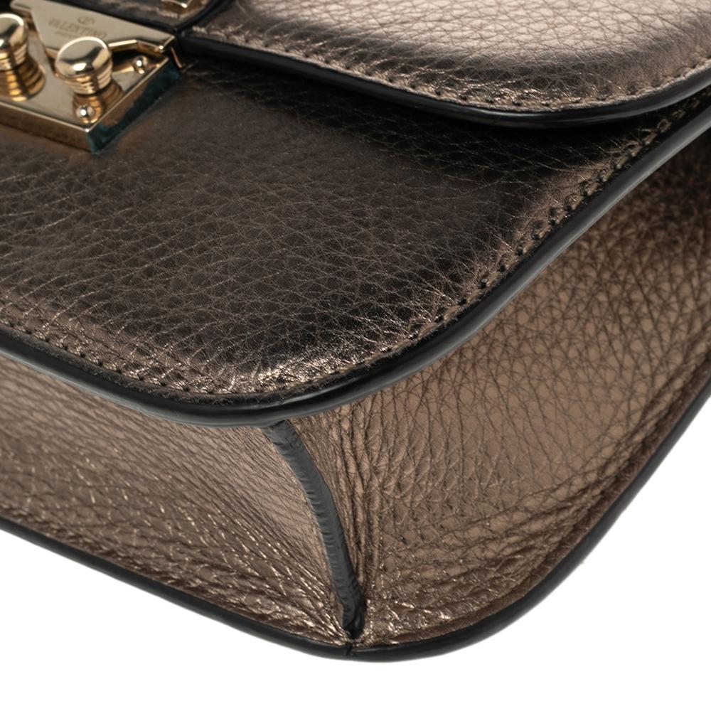 Valentino Bronze Leather Small Rockstud Glam Lock Shoulder Bag In Good Condition In Dubai, Al Qouz 2