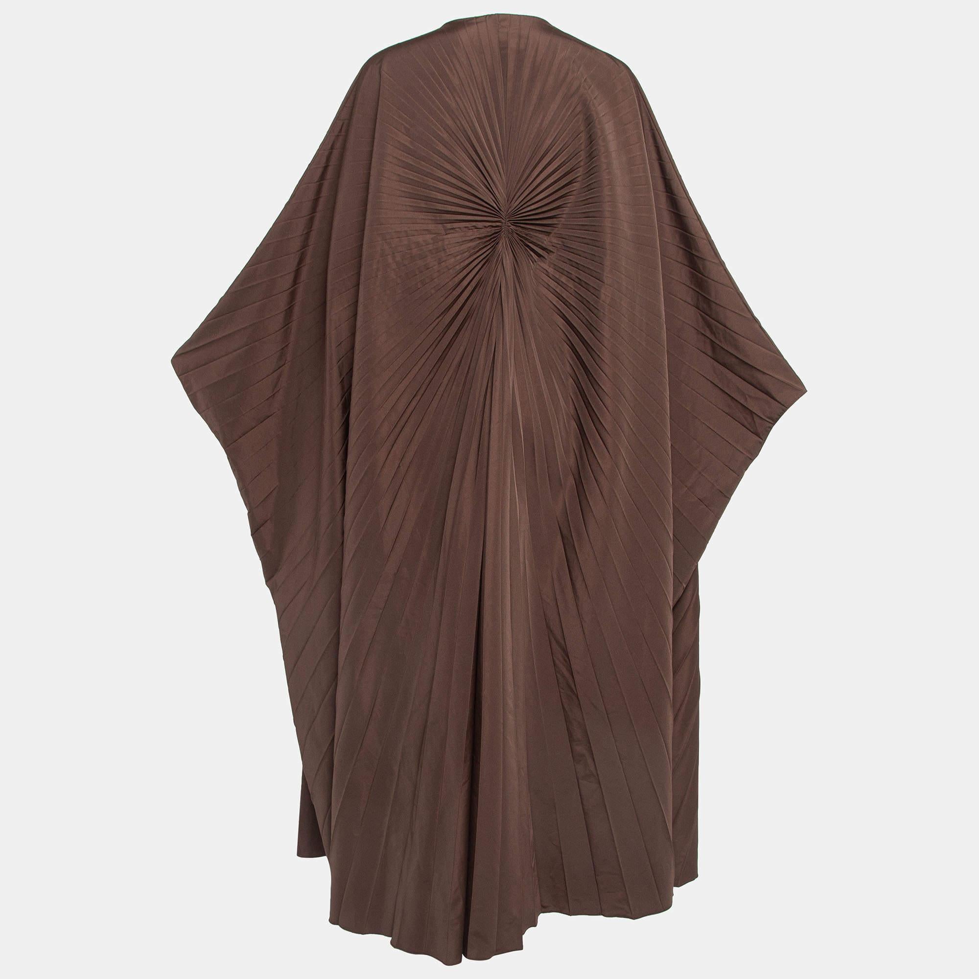 Erleben Sie die Freude an fachkundiger Schneiderei mit diesem Designerkleid für Damen. Die sorgfältige Verarbeitung, die makellose Passform und die luxuriösen Details sorgen für unvergleichlichen Komfort. Diese wunderschöne Kreation wird Ihren Stil
