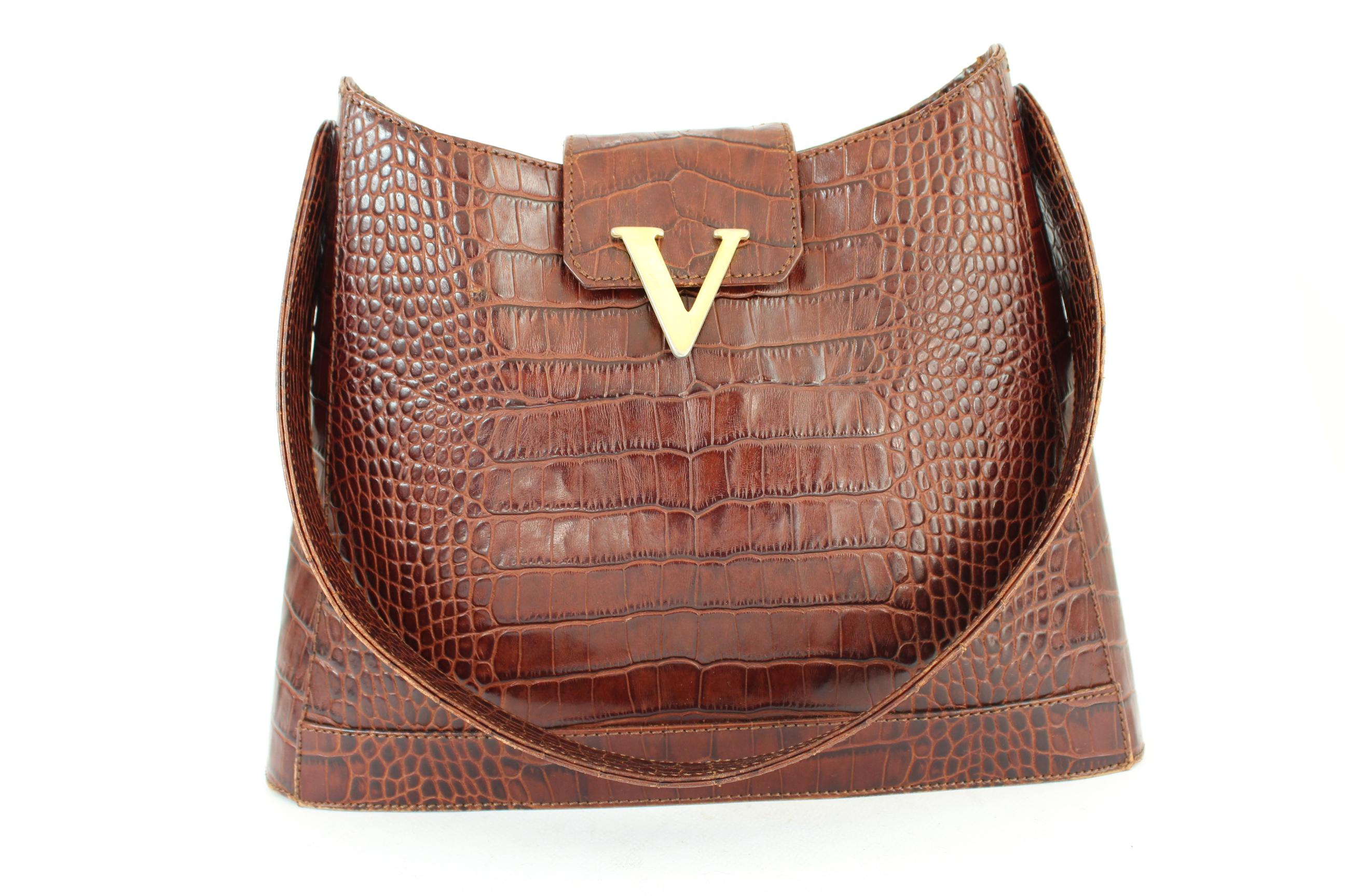 Valentino Les Sacs vintage 90s bag . Rigid shoulder bag, 100% leather crocodile print, brown color, inserts gold color and clip closure. Made in Italy. Very good vintage condition, some signs of wear on the edge.

Height: 22 cm 
Length: 30 cm