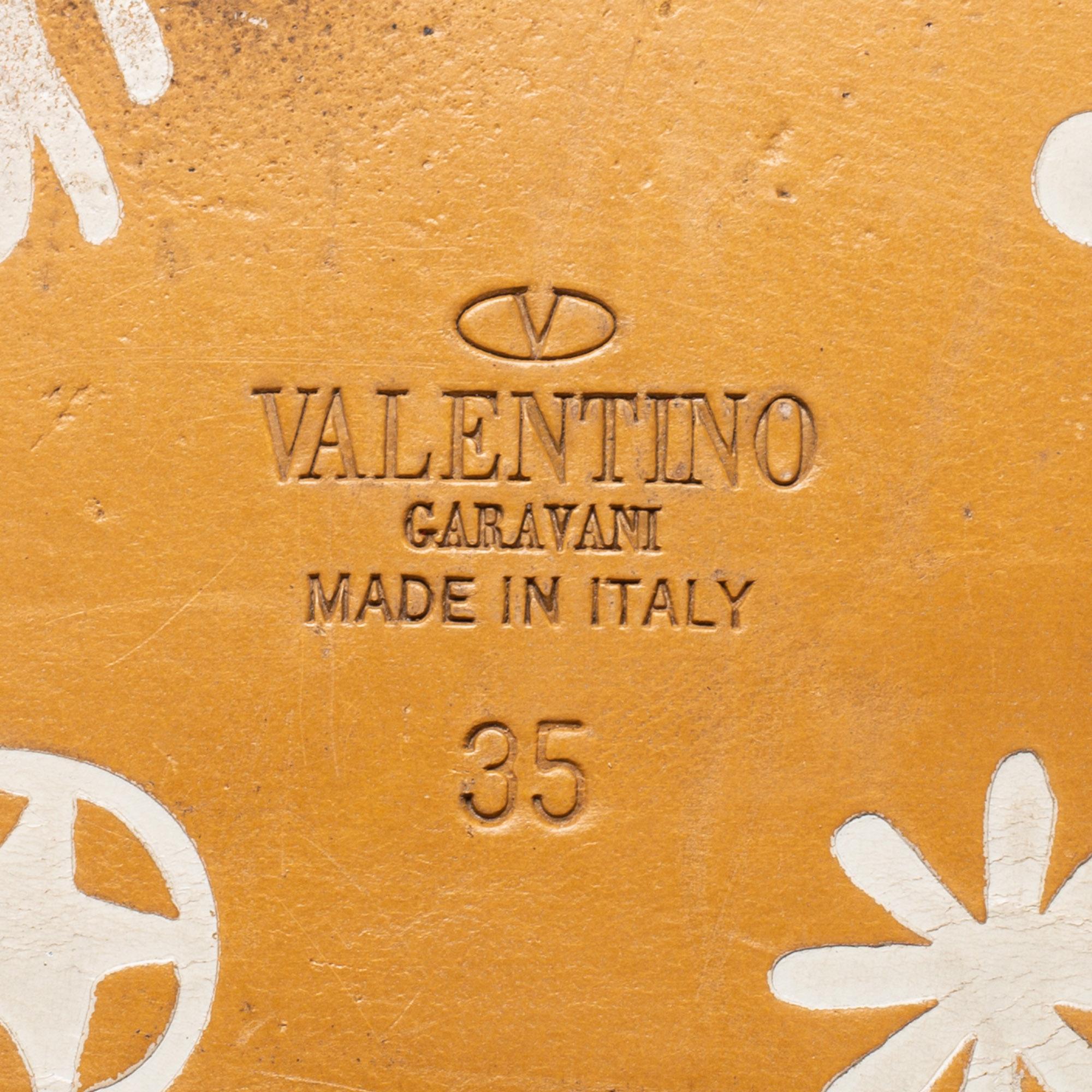 Valentino Brown Leather And Multicolor Cord Flat Gladiator Sandals Size 35 In Good Condition In Dubai, Al Qouz 2