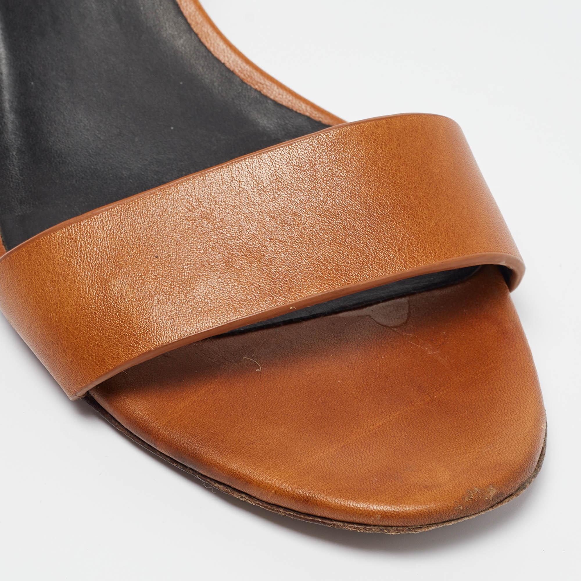 Valentino Brown Leather Ankle Strap Sandals Size 37 In Good Condition For Sale In Dubai, Al Qouz 2