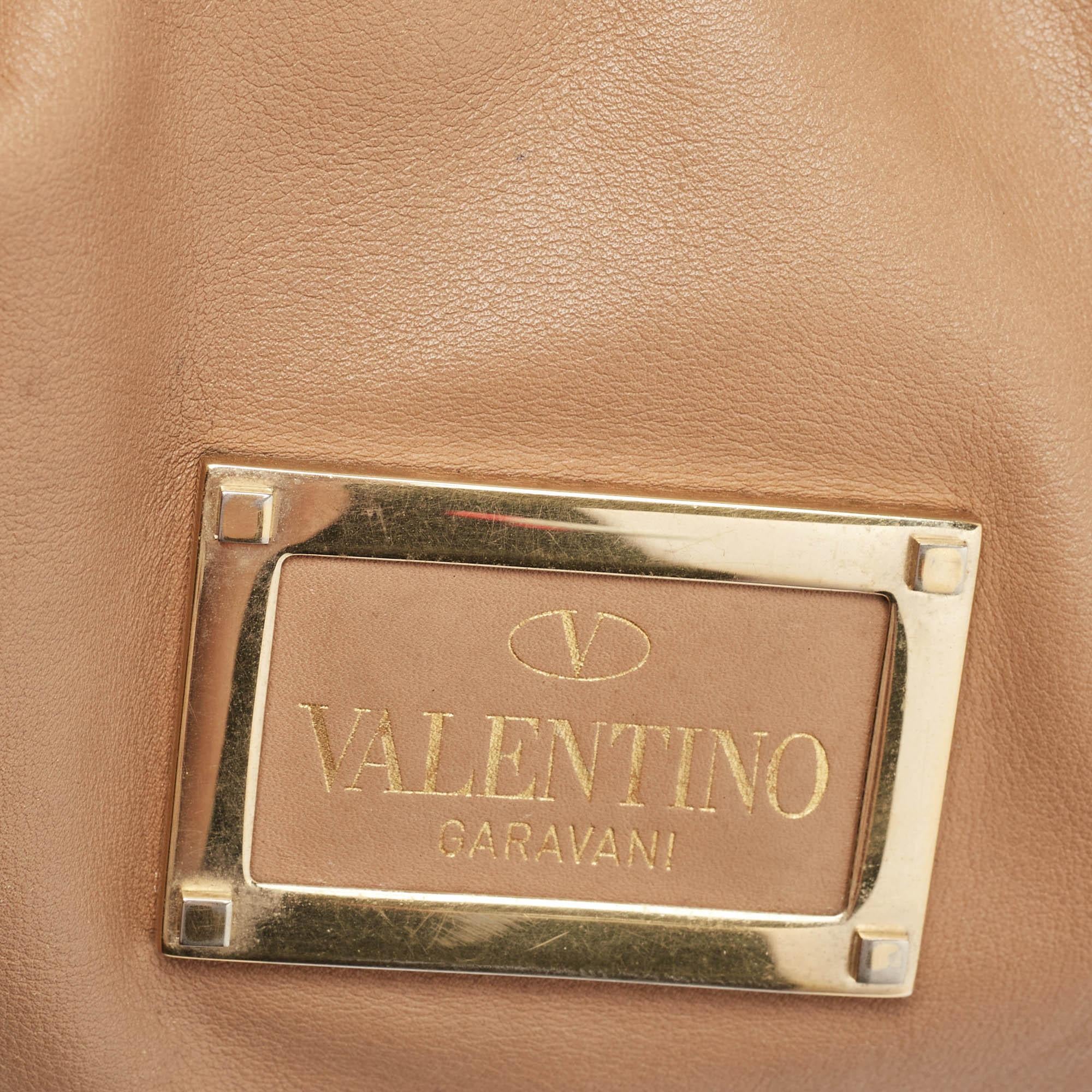 Valentino Hobo en cuir Brown avec nœud en vente 10