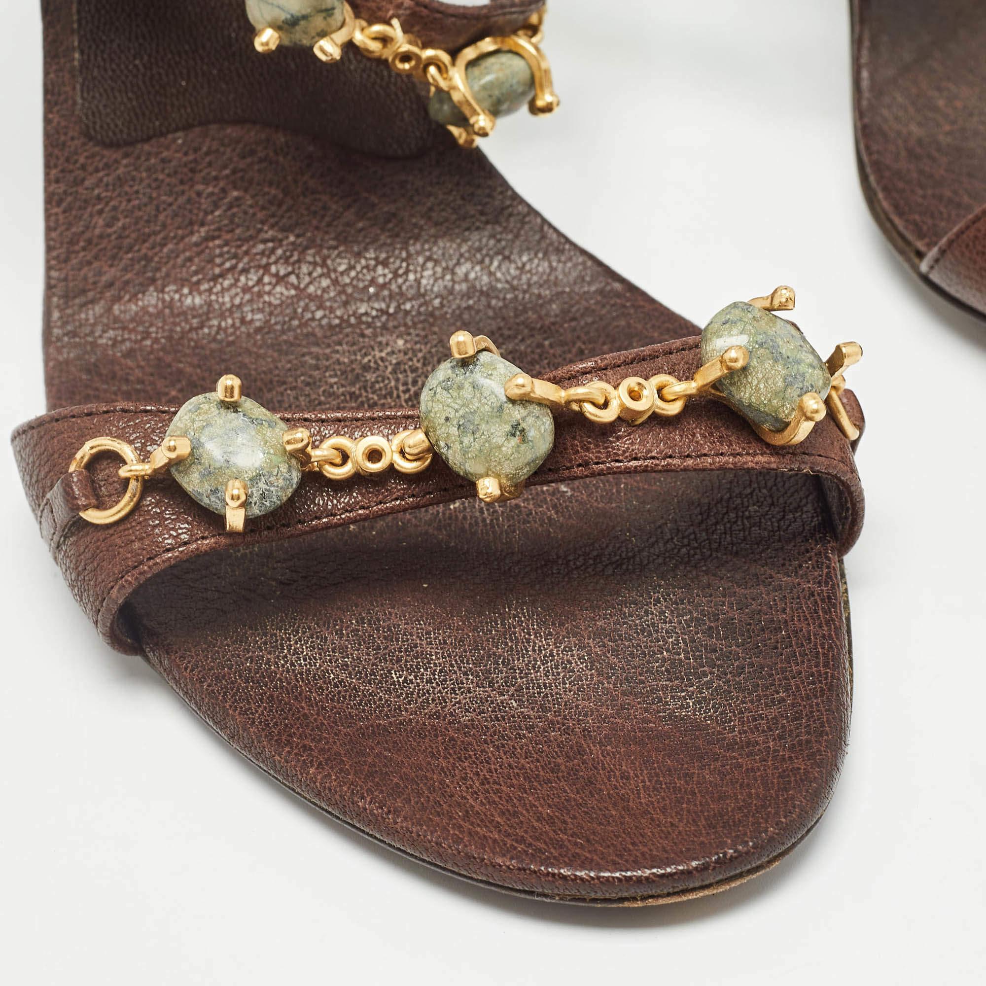 Valentino - Sandali in pelle marrone impreziositi da una decorazione - misura 37 3