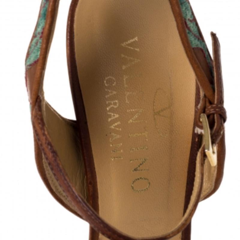 Valentino Braun Leder bestickte Riemchensandalen Größe 39.5 im Angebot 1