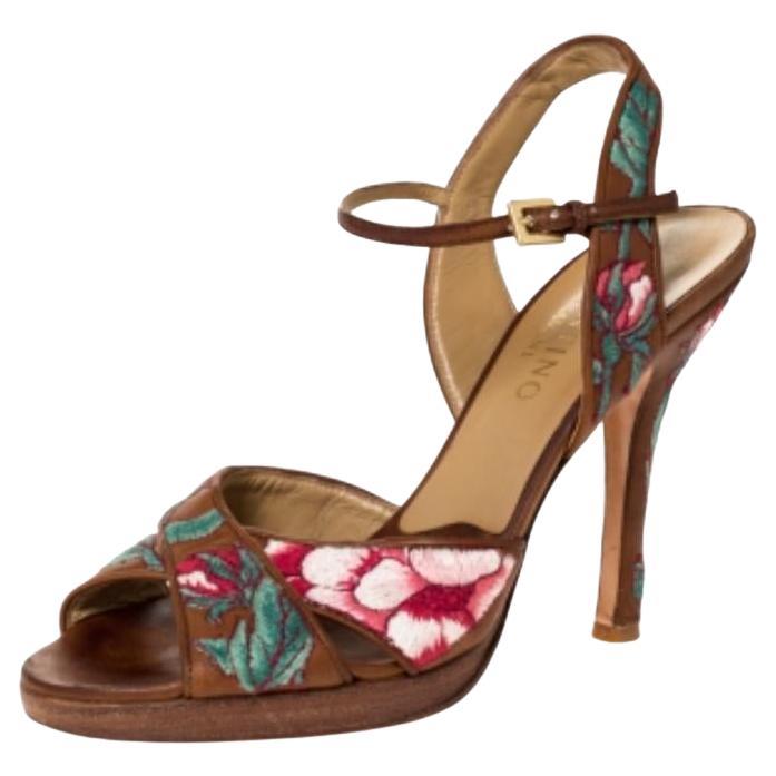Valentino Braun Leder bestickte Riemchensandalen Größe 39.5 im Angebot