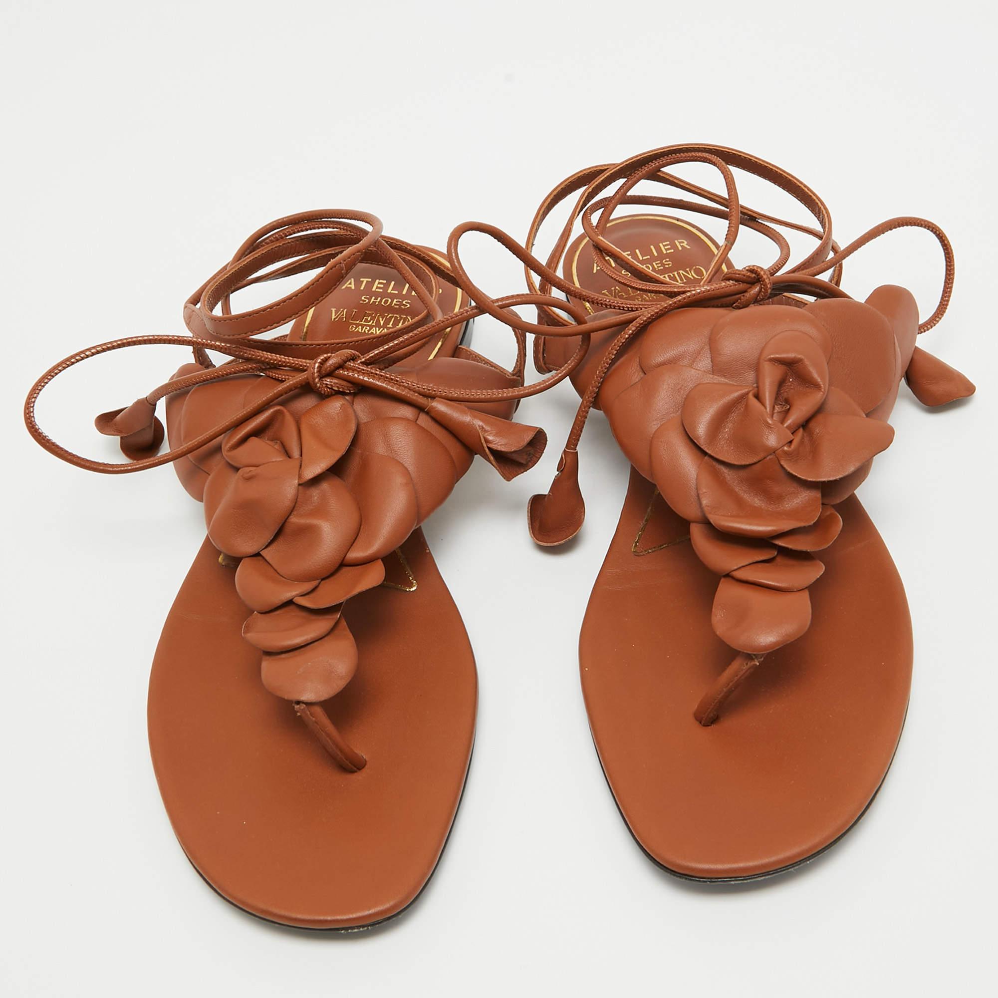 Valentino Brown Leather Flower Applique Ankle Tie Thong Flat Sandals Size 39 In Good Condition In Dubai, Al Qouz 2