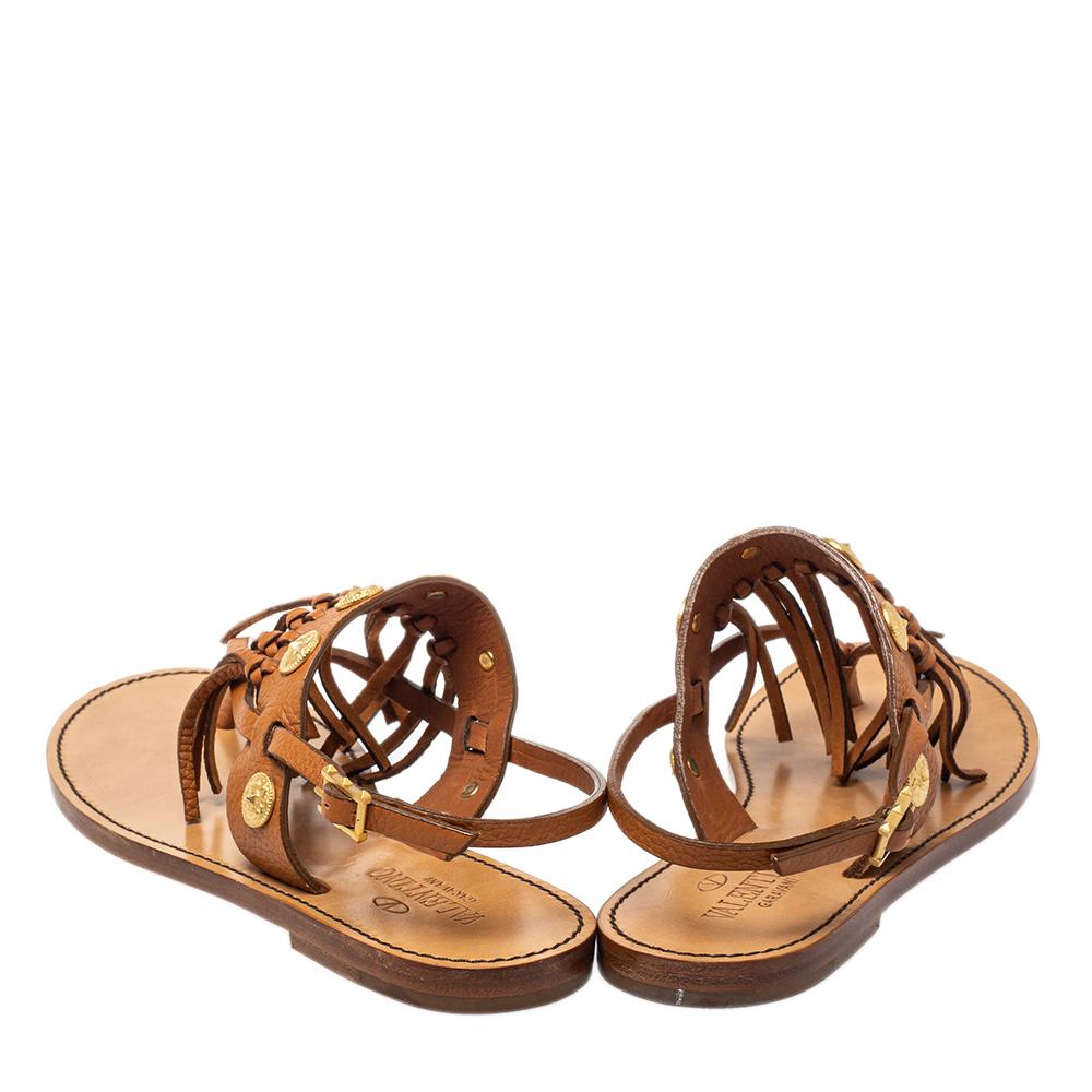 Valentino Brown Leather Fringed Coin Detail Flat Sandals Size 38 In Good Condition In Dubai, Al Qouz 2