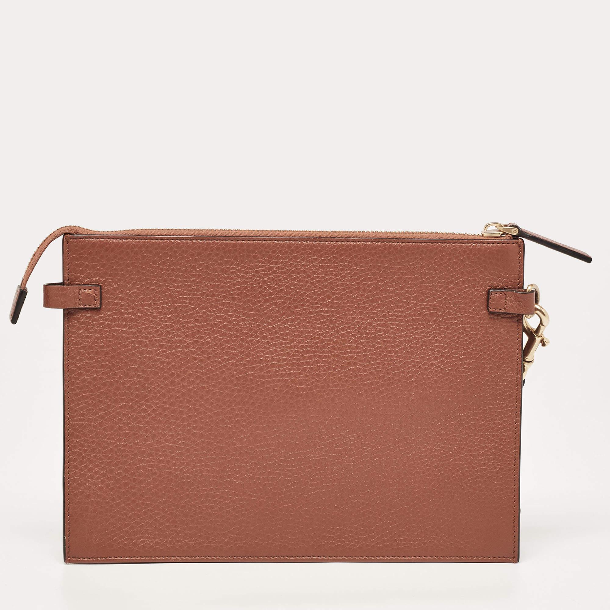 This Valentino clutch is just the right accessory to compliment your chic ensemble. It comes crafted in quality material featuring a well-sized interior that can comfortably hold all your little essentials.

Includes: Original Dustbag

