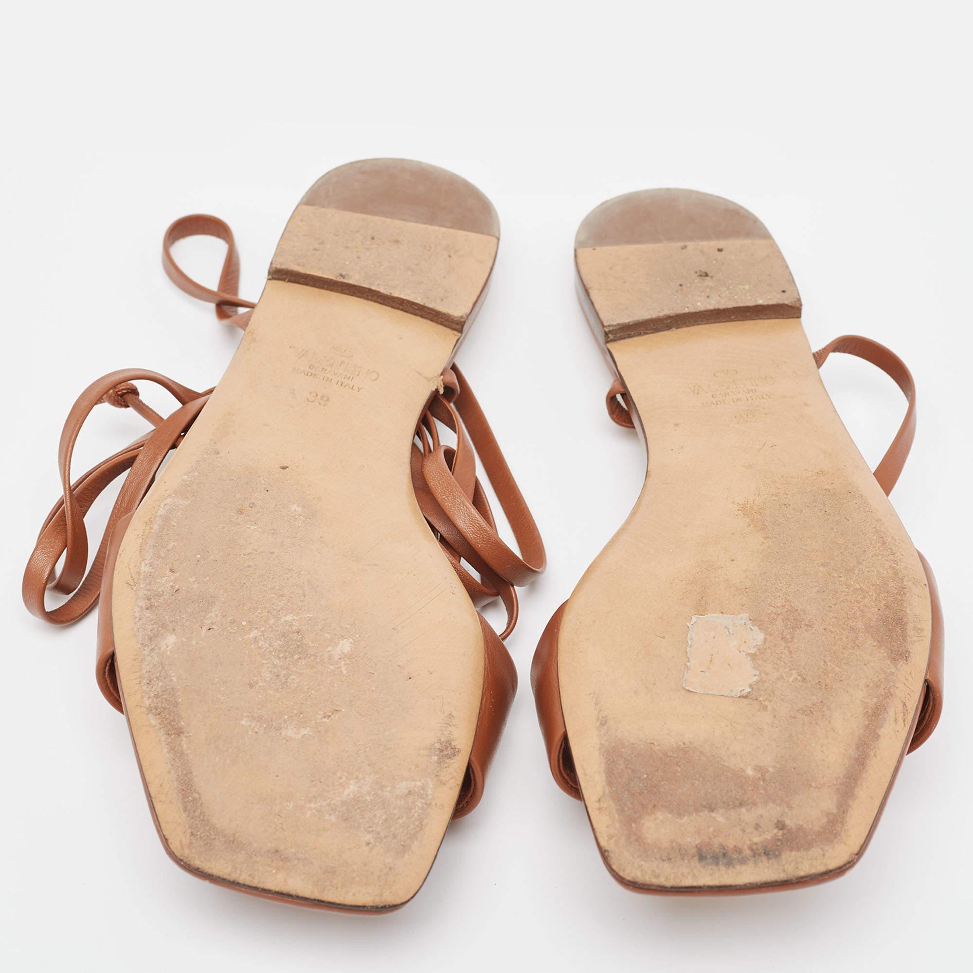 Valentino Brown Leder ein Stud Wrap Around flache Sandalen Größe 39 im Angebot 1