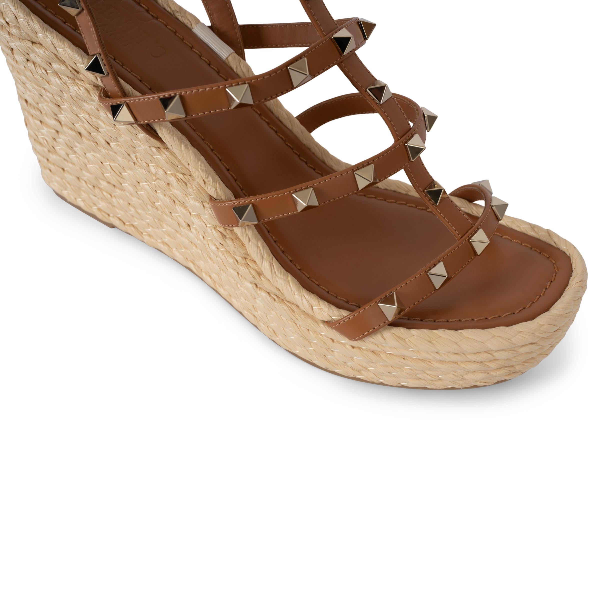 VALENTINO cuero marrón y rafia 2024 ROCKSTUD CAGE WEDGE Sandalias Zapatos 39 en venta 1