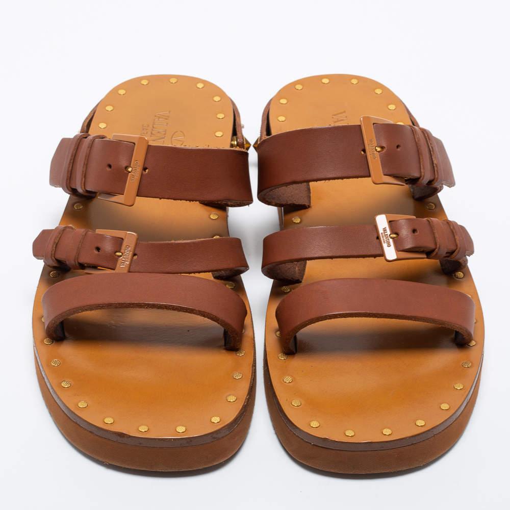 Valentino Brown Leather Rockstud Flat Slides Size 39 In Good Condition In Dubai, Al Qouz 2