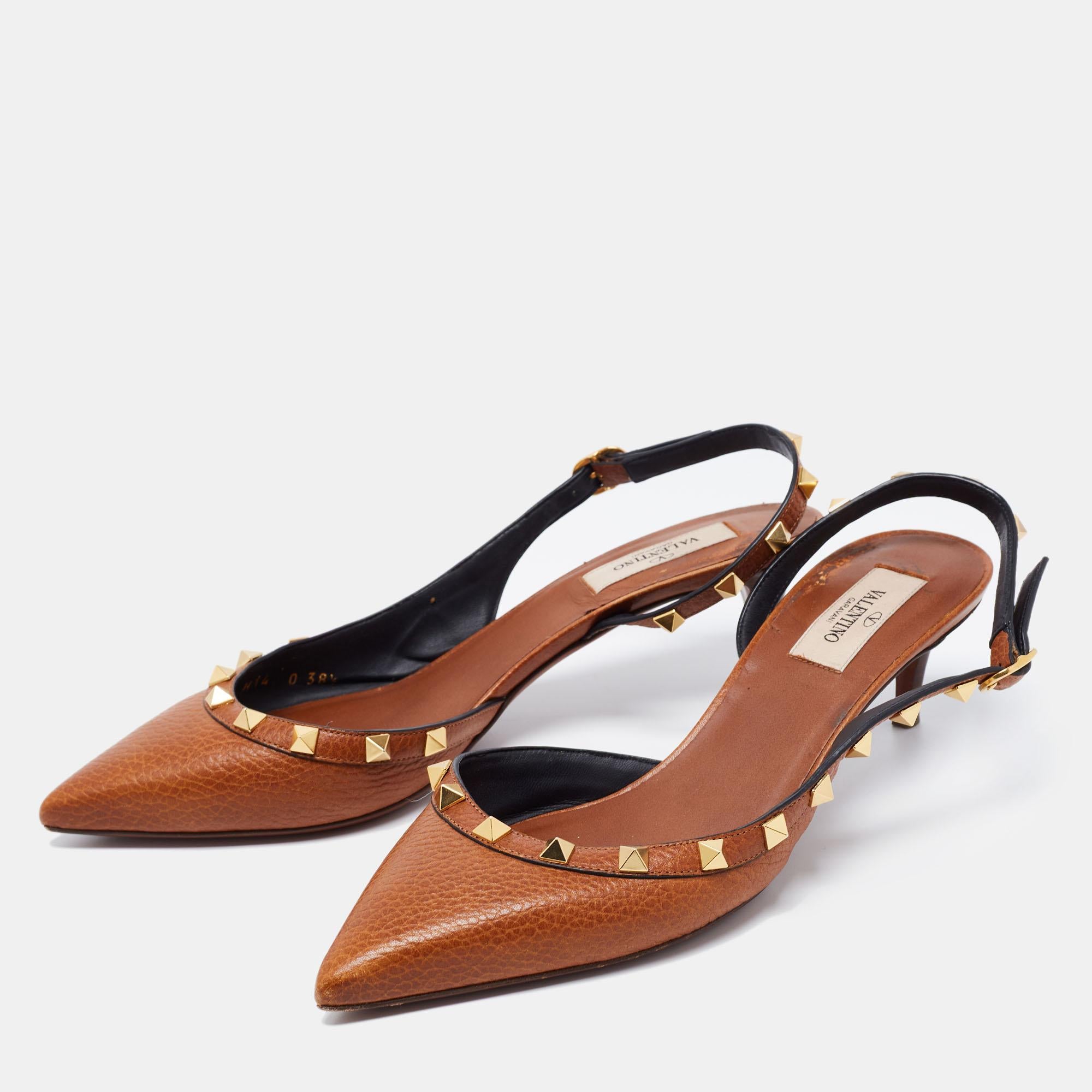 The addition of Rockstud to these Valentino sandals marks the exceptional craftsmanship of the brand. Cut from brown leather, the pair is shaped with pointed toes and exhibits 6cm heels.

Includes: Original Box