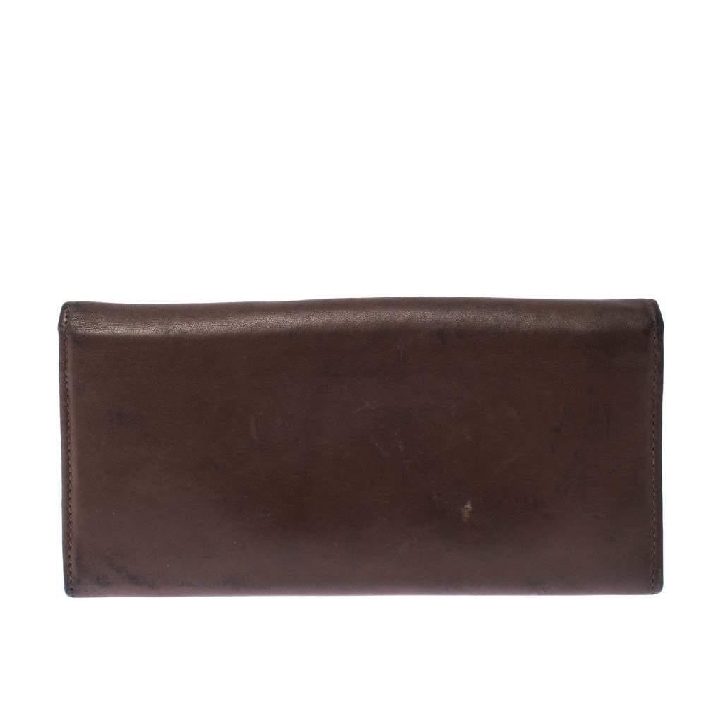 Valentino Brown Leather V Ring Flap Continental Wallet In Good Condition In Dubai, Al Qouz 2