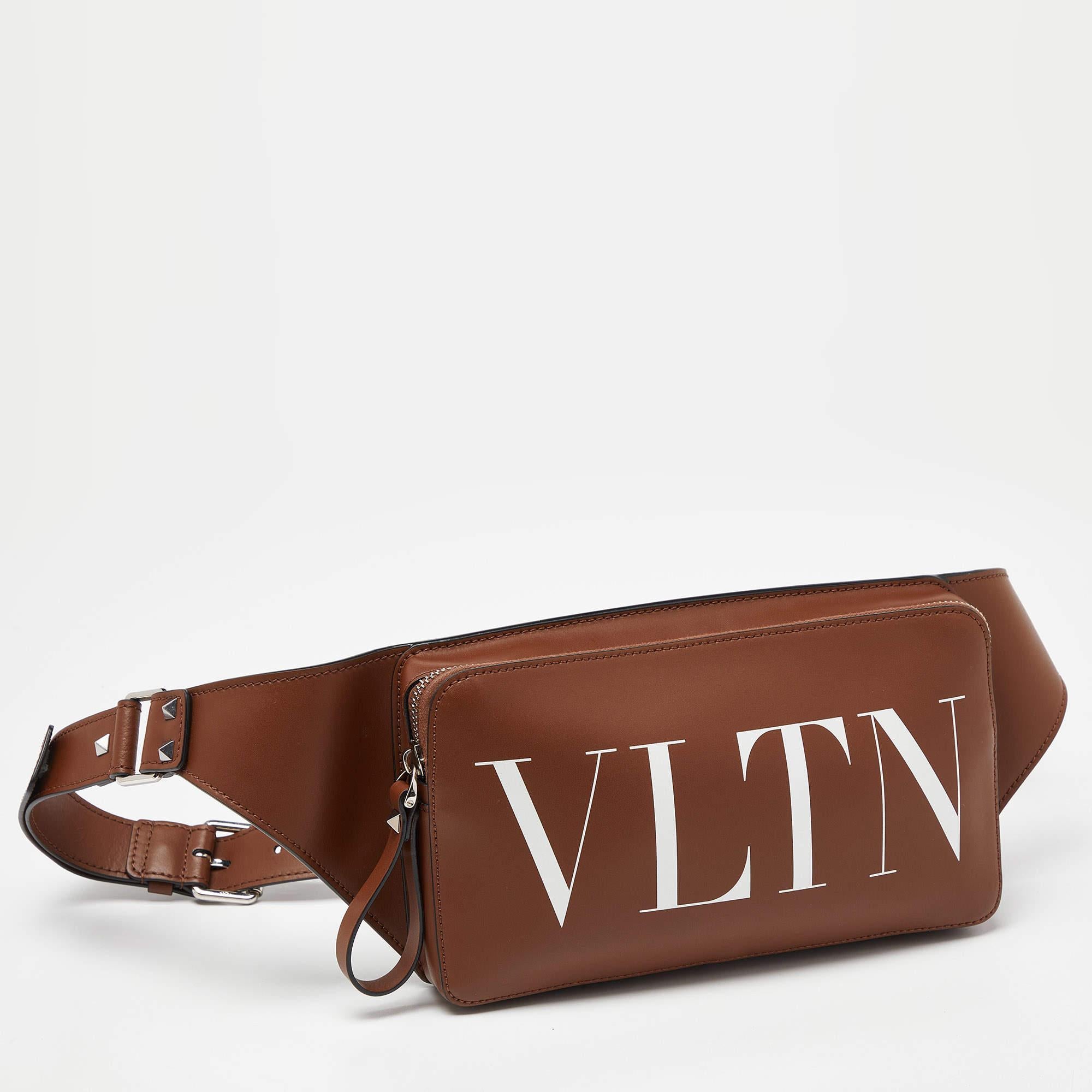 Valentino Brown Leather VLTN Belt Bag In Excellent Condition For Sale In Dubai, Al Qouz 2