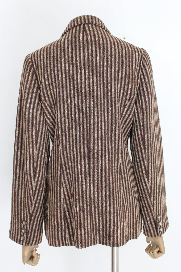Valentino vintage 90s silk and wool pinstripe blazer. Brown, beige and black fitted blazer, buttons with logo. Fabric 60% wool, 20% polyamide, 10% silk, 10% viscose. Made in Italy.

Size: 46 It 12 Us 14 Uk

Shoulder: 46 cm
Bust / Chest: 50