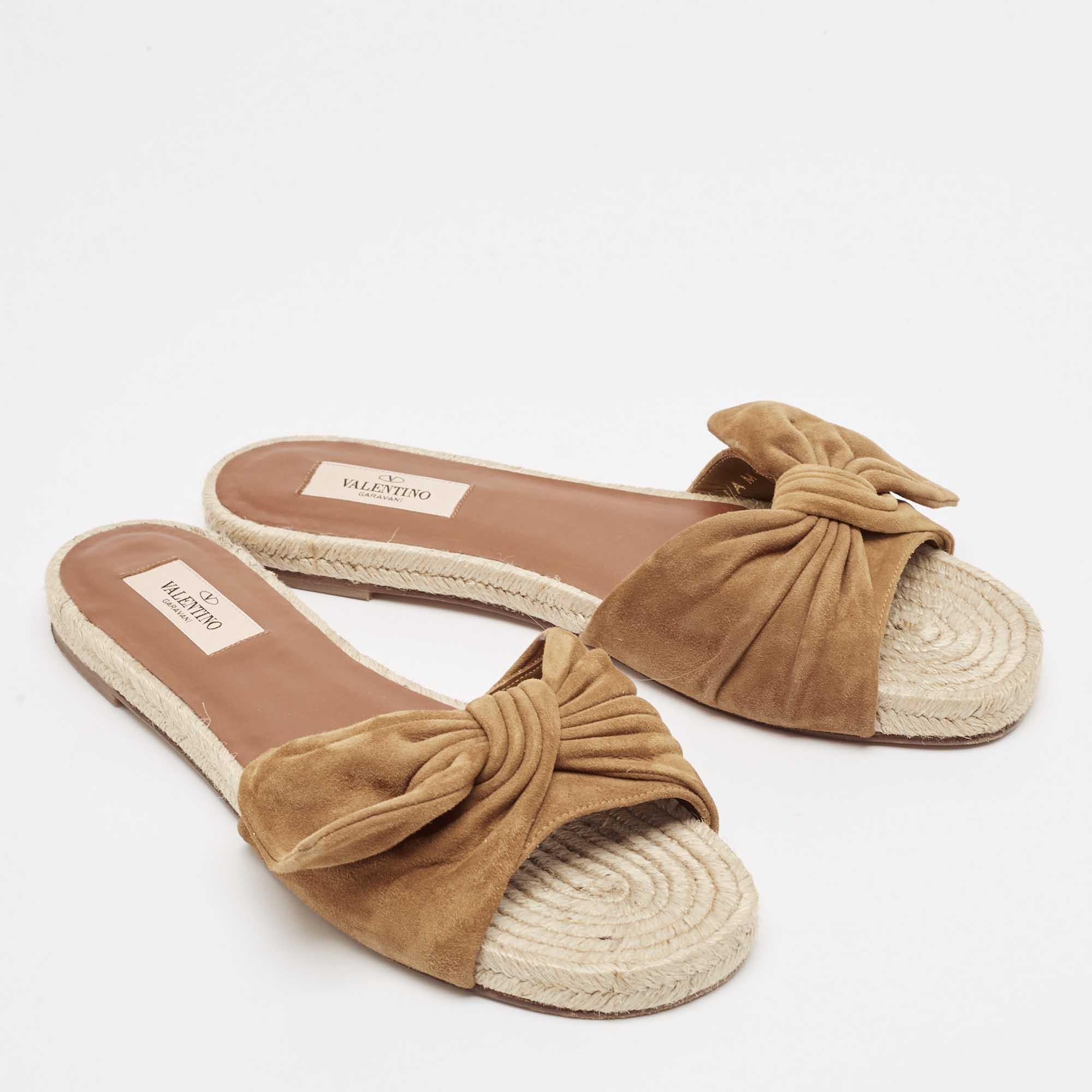 Valentino Brown Suede Bow Espadrille Flats Size 39.5 In Good Condition In Dubai, Al Qouz 2