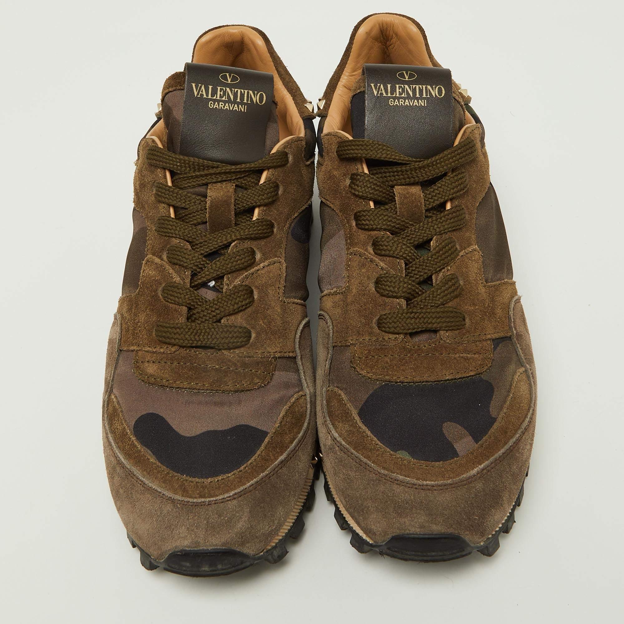 Valentino Brown Wildleder Camouflage Canvas Rockrunner Low Top Turnschuhe Größe 35 (Braun) im Angebot